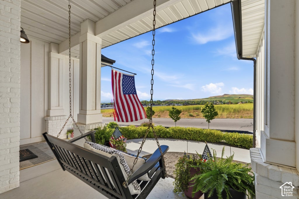 Photo of 1058 E 300 S, Smithfield, UT 84335 (MLS # 2191778)
