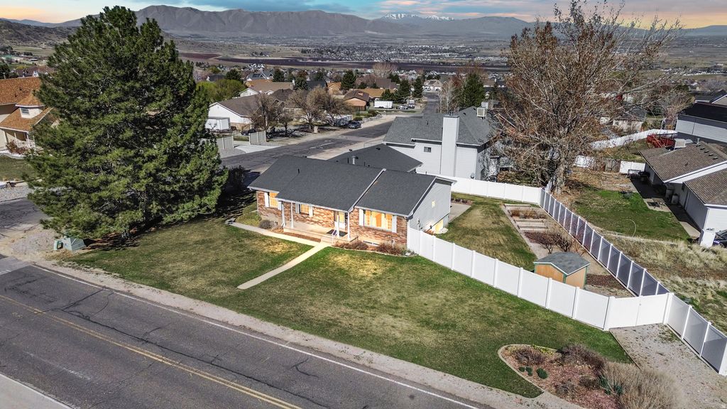 Photo of 331 E PARK DR, Elk Ridge, UT 84651 (MLS # 2144067)