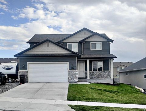 Photo of 1966 E BLUE SPRUCE RD, Eagle Mountain, UT 84005 (MLS # 2154944)