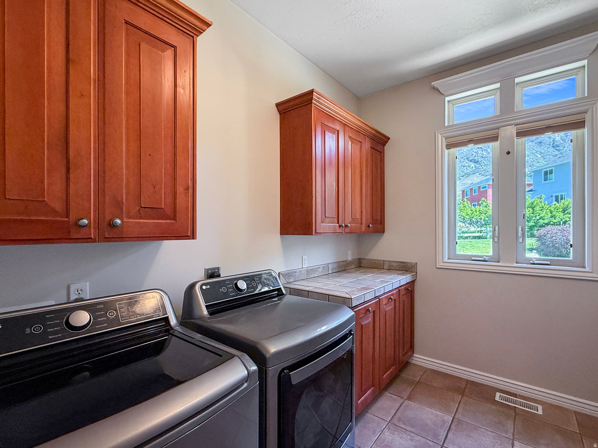 NORTH HAMPTON - Residential