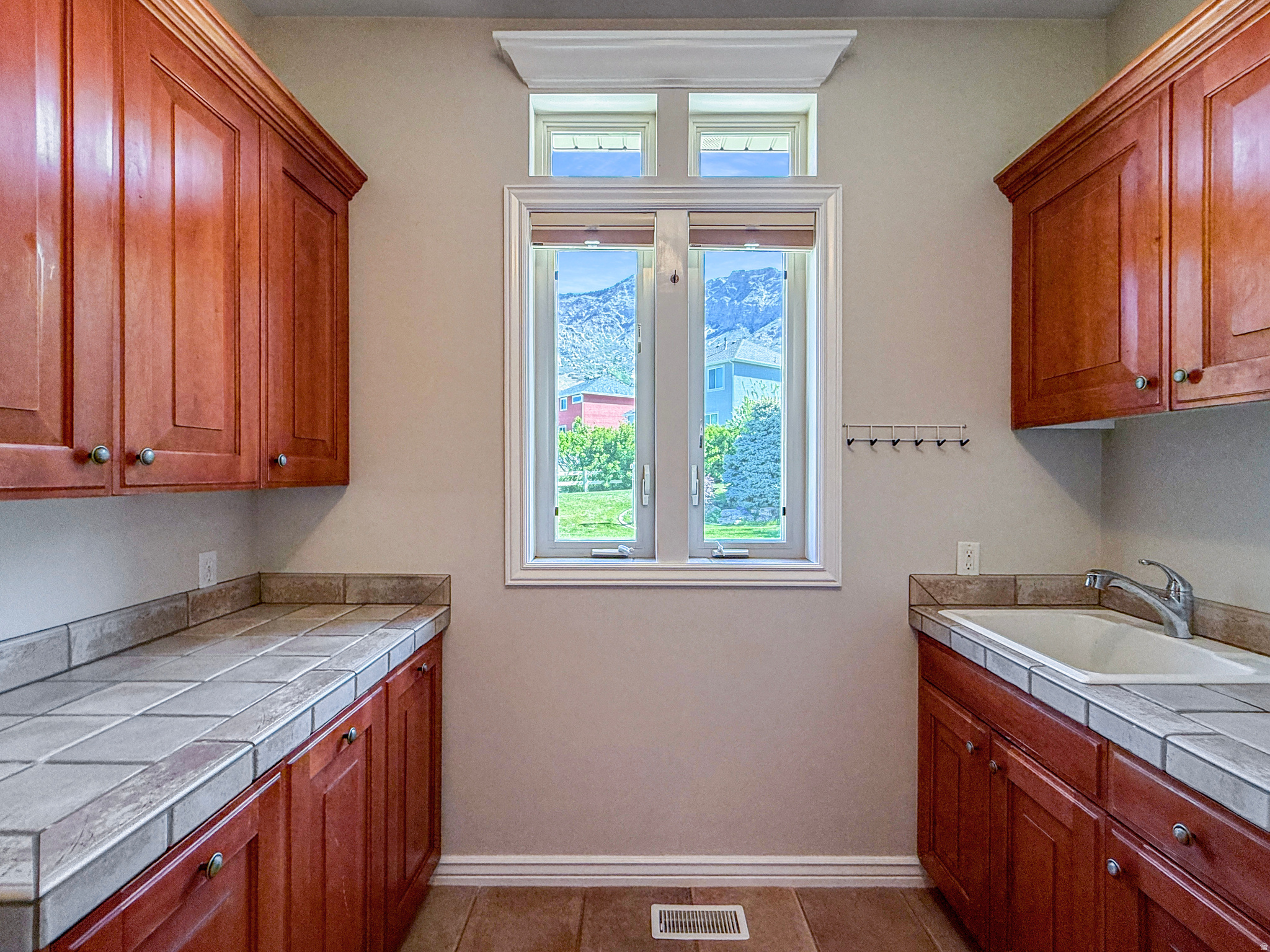 NORTH HAMPTON - Residential