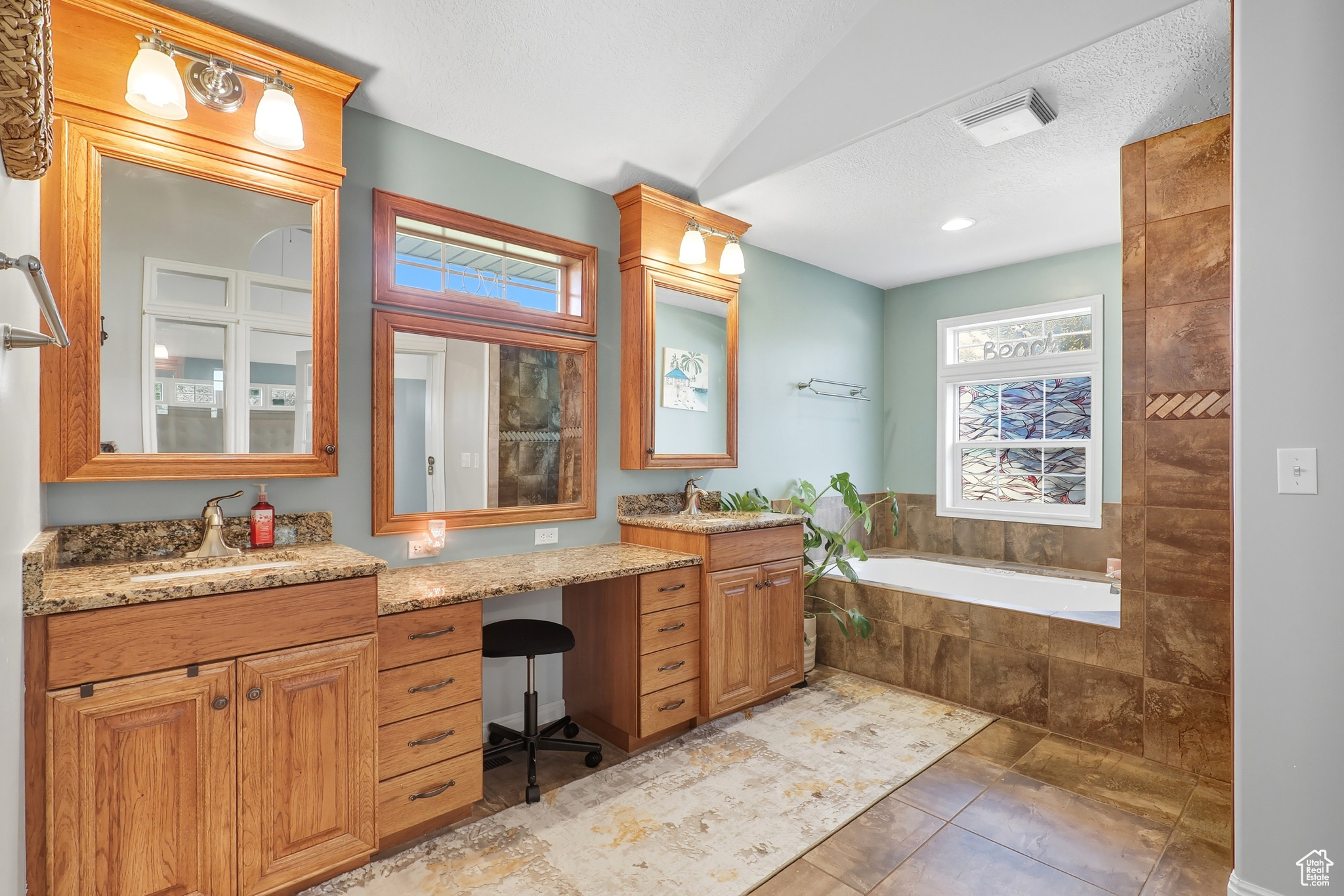 OAKWOOD ESTATES - Residential