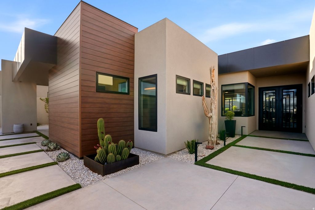 Photo of 821 RED WASH CIR E, Ivins, UT 84738 (MLS # 2154237)