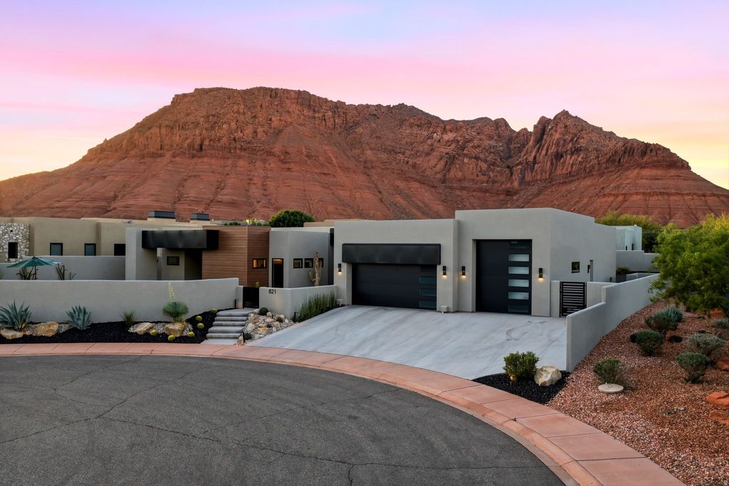 Photo of 821 RED WASH CIR E, Ivins, UT 84738 (MLS # 2154237)