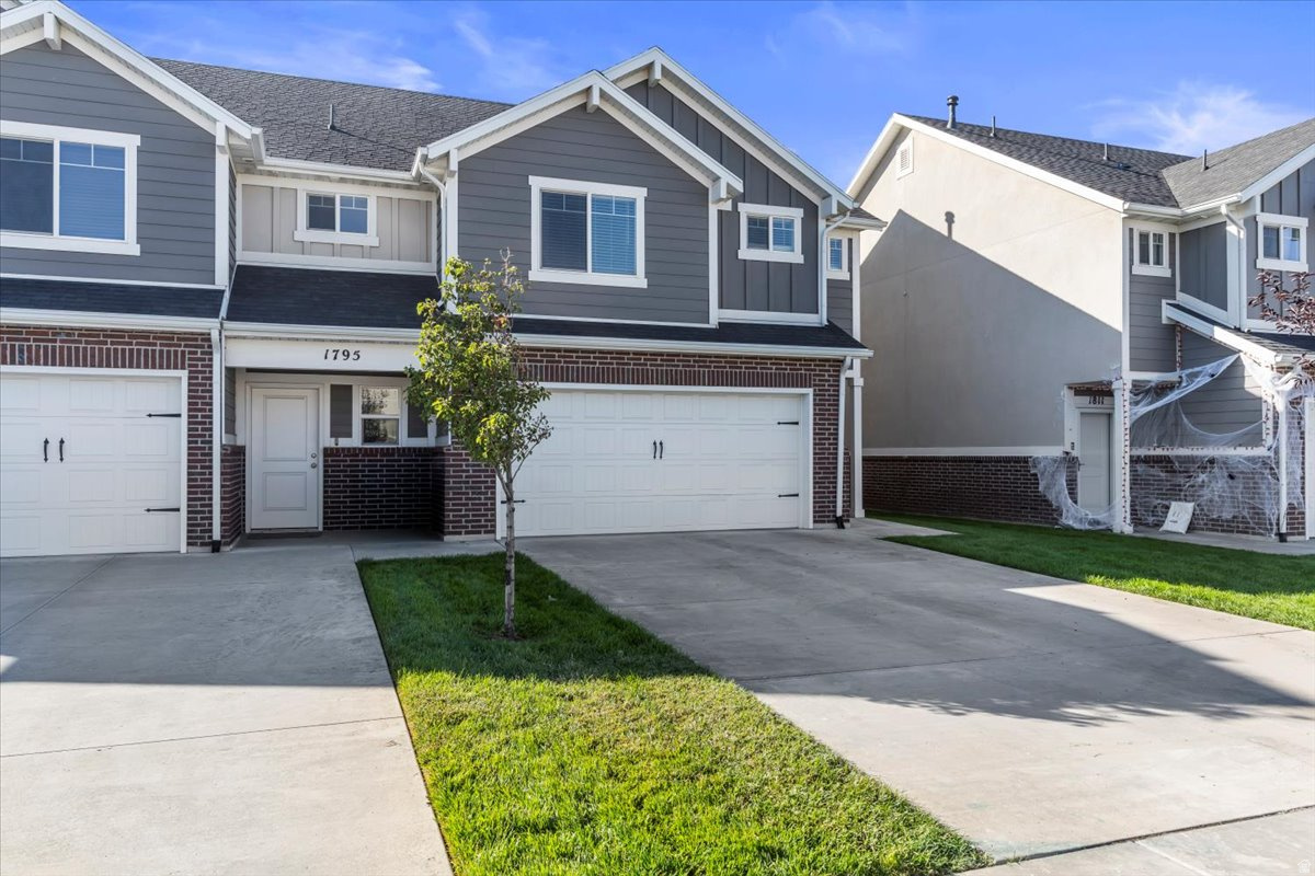 SANDY POINT TOWNHOME - Residential