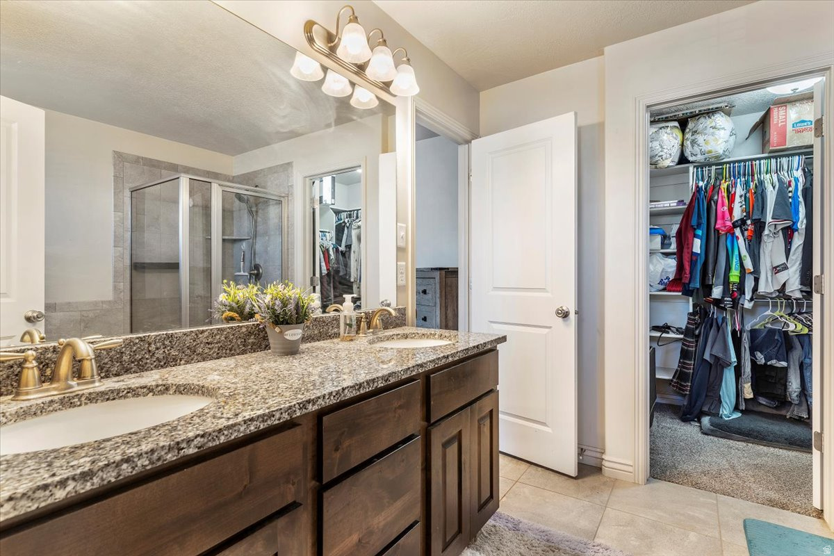 SANDY POINT TOWNHOME - Residential