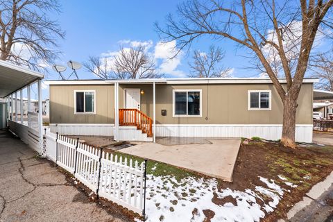 Photo of 219 E DETROITER CIR, Murray, UT 84107 (MLS # 2139012)
