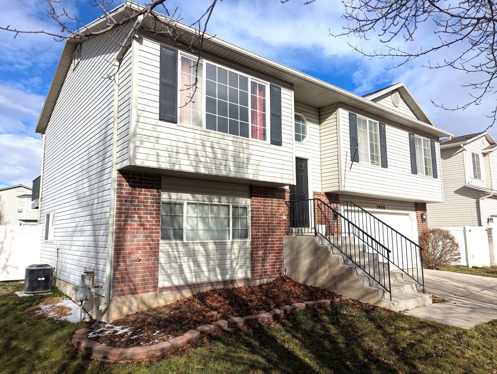 Photo of 2928 W 2075 S, Syracuse, UT 84075 (MLS # 2129794)