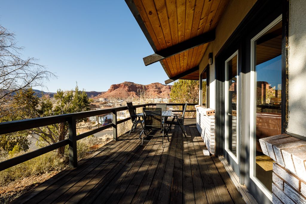 Photo of 655 S HILLSIDE DR, Kanab, UT 84741 (MLS # 2126287)