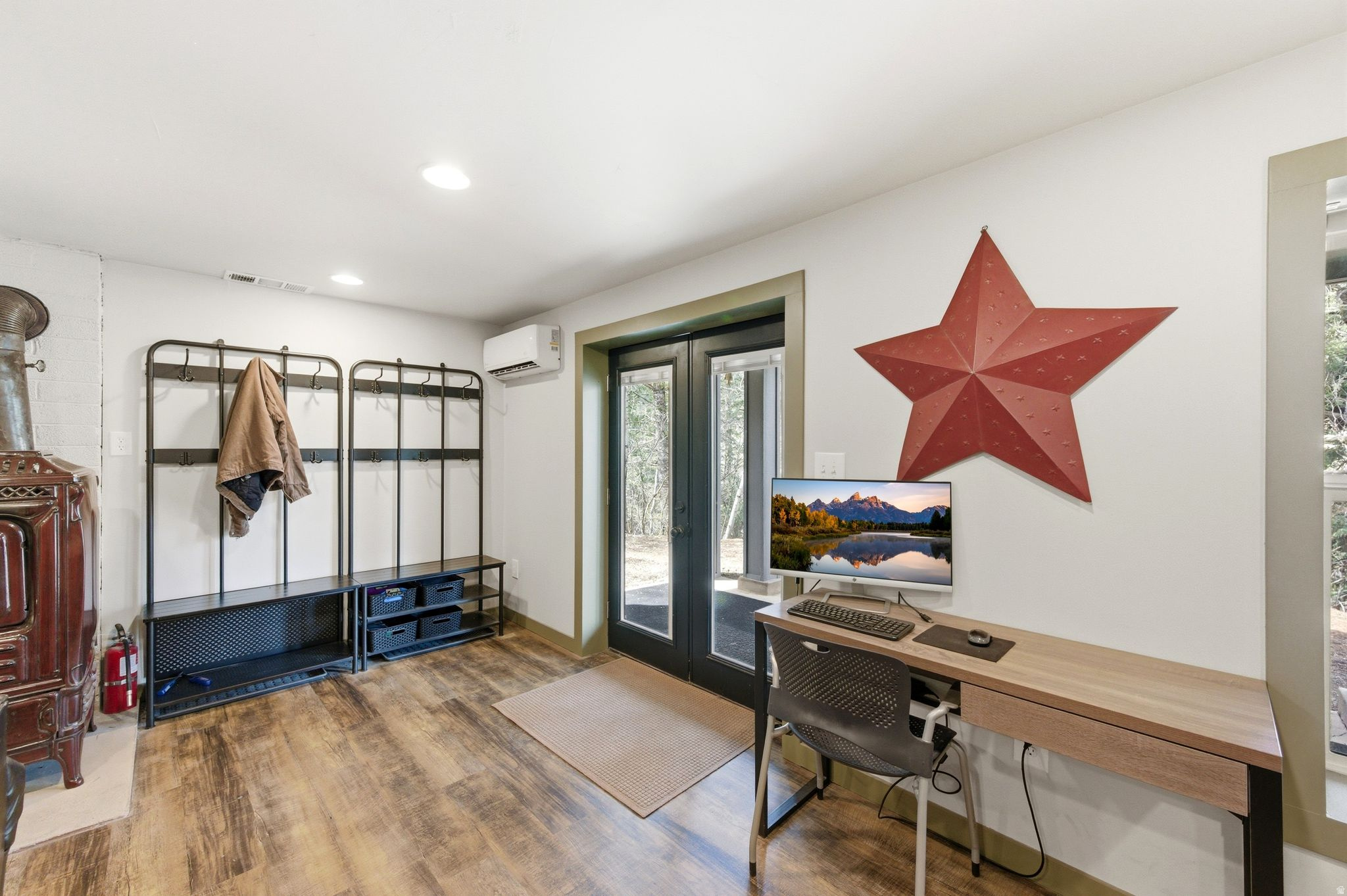 HIDDEN LAKE - Residential