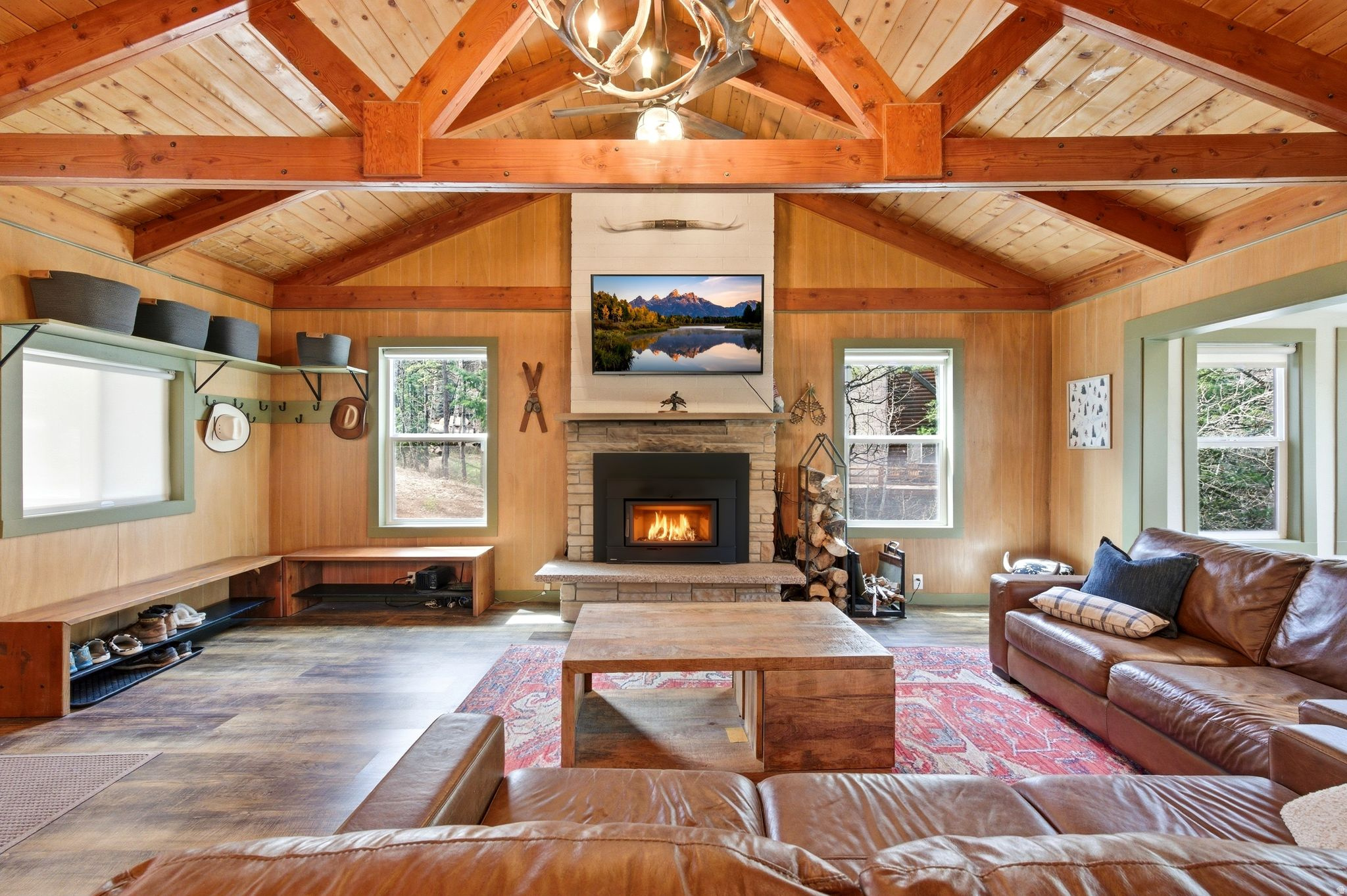 HIDDEN LAKE - Residential