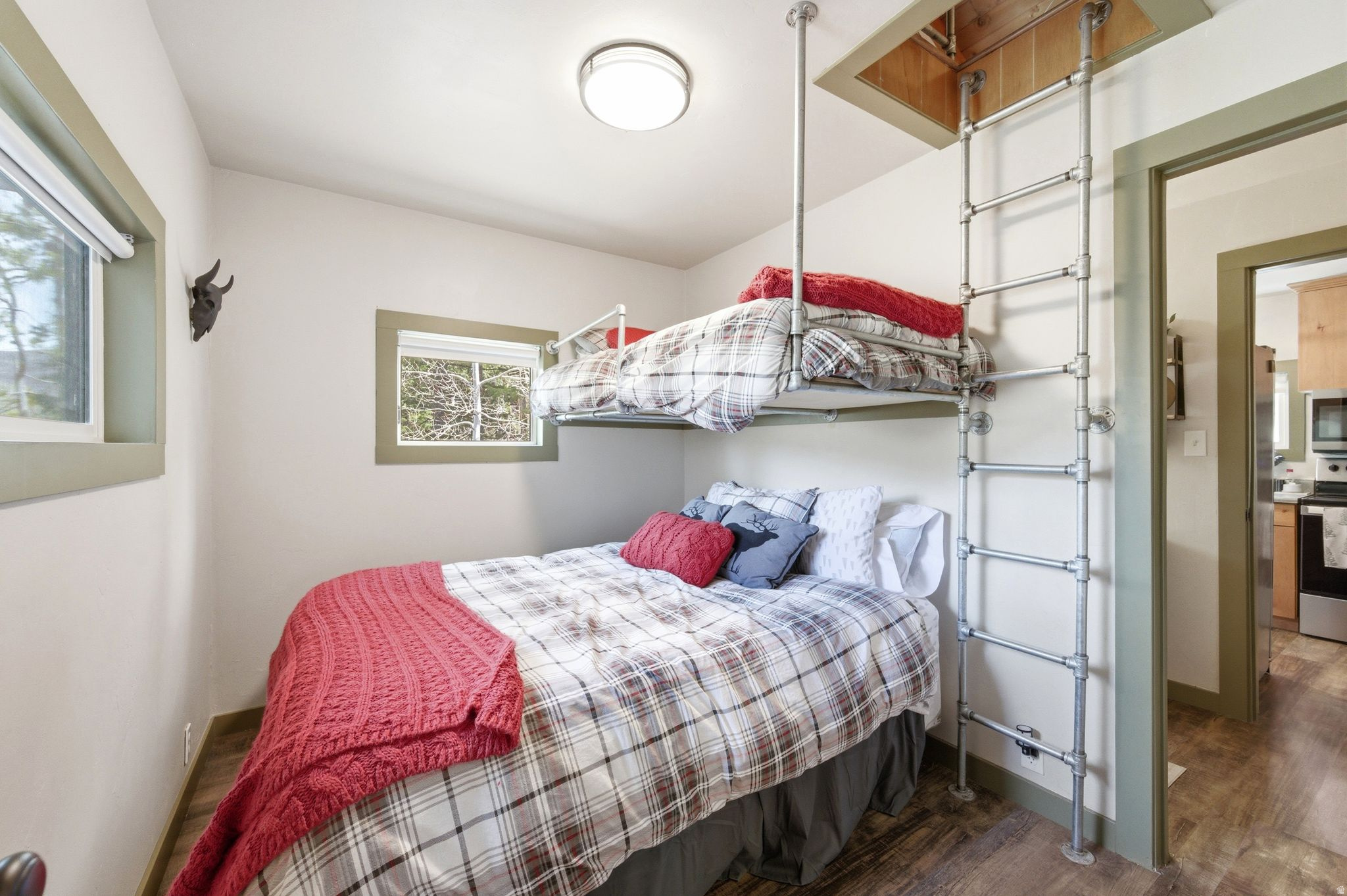 HIDDEN LAKE - Residential