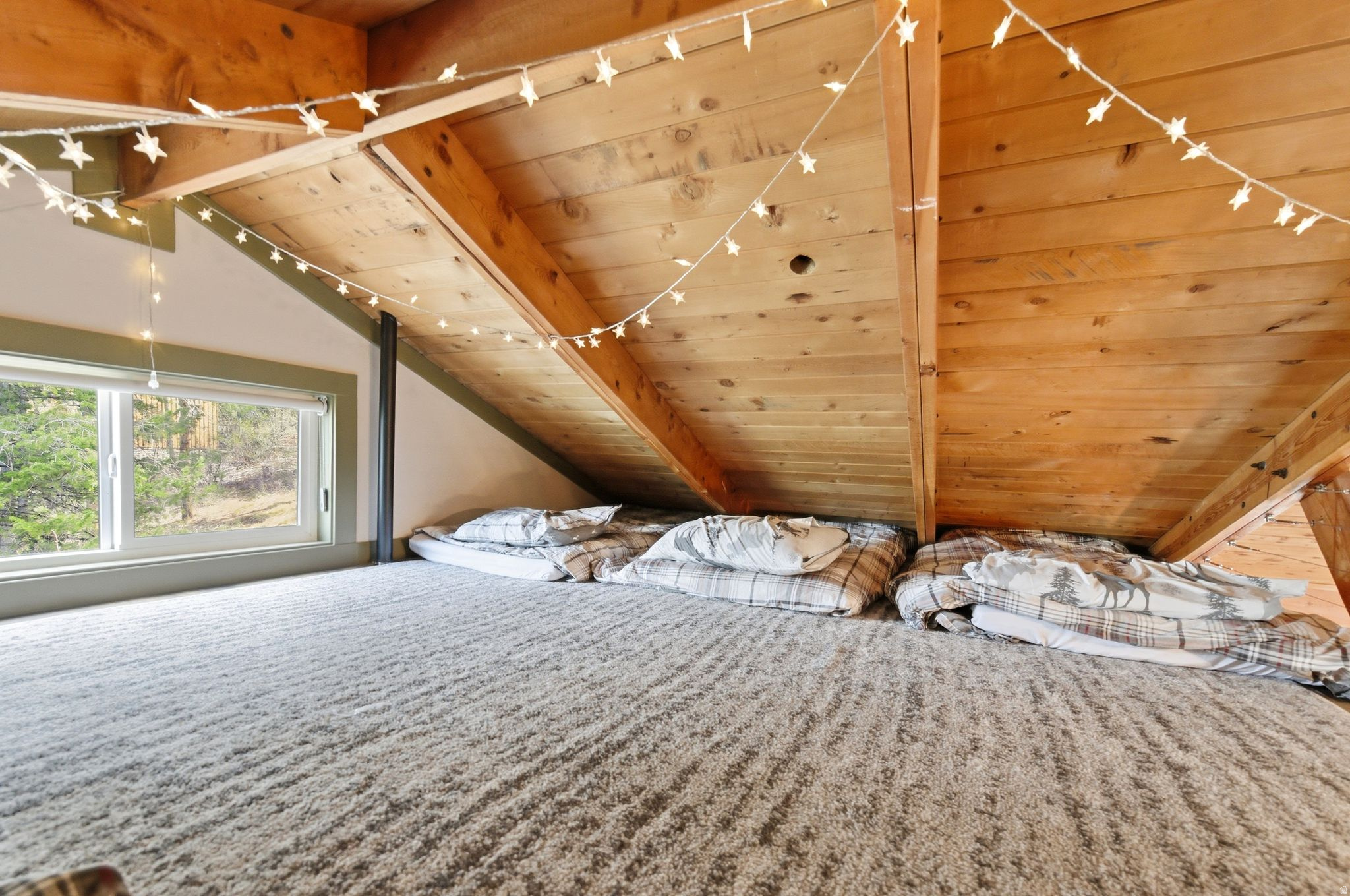 HIDDEN LAKE - Residential