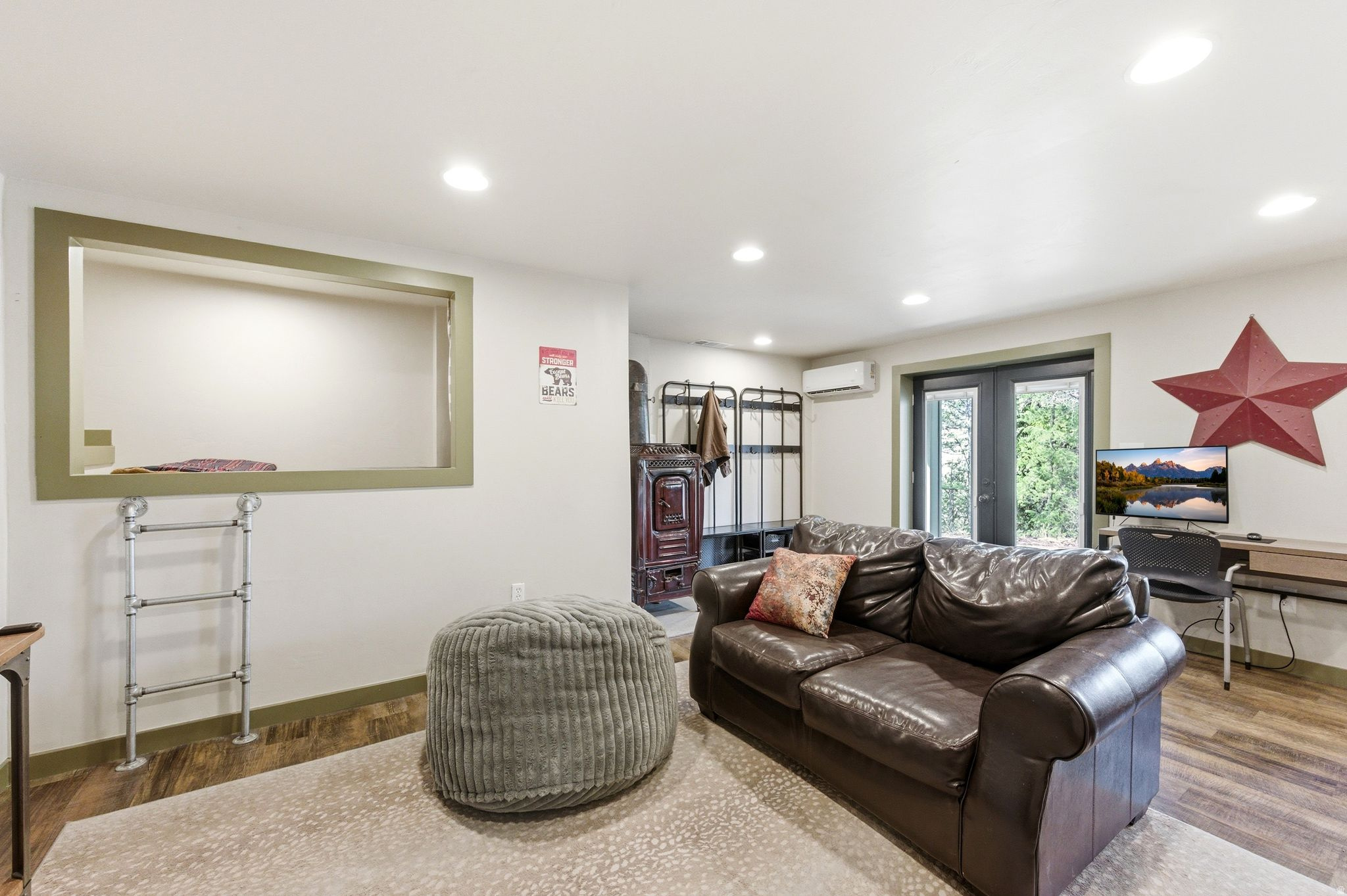 HIDDEN LAKE - Residential