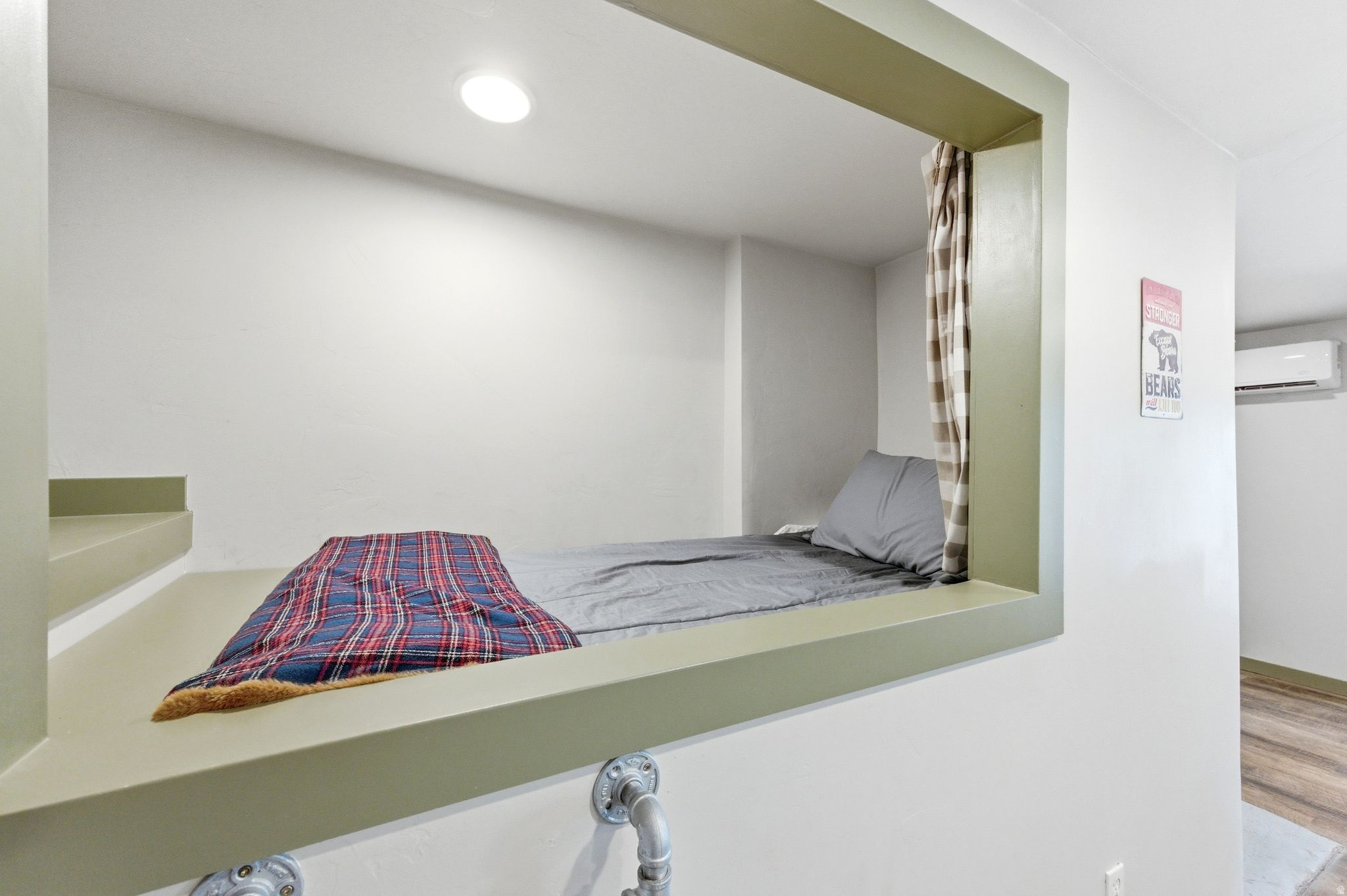 HIDDEN LAKE - Residential