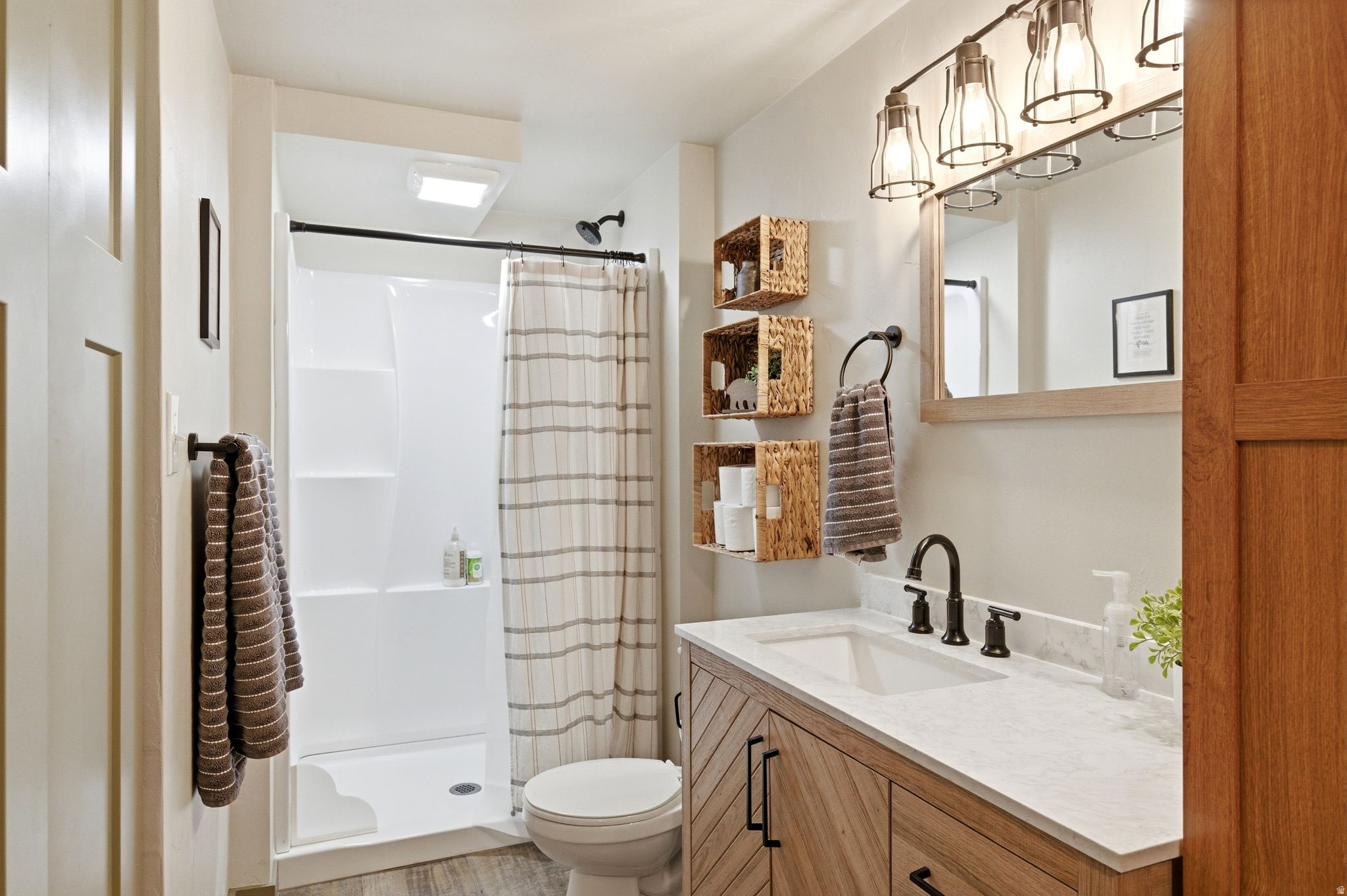 HIDDEN LAKE - Residential