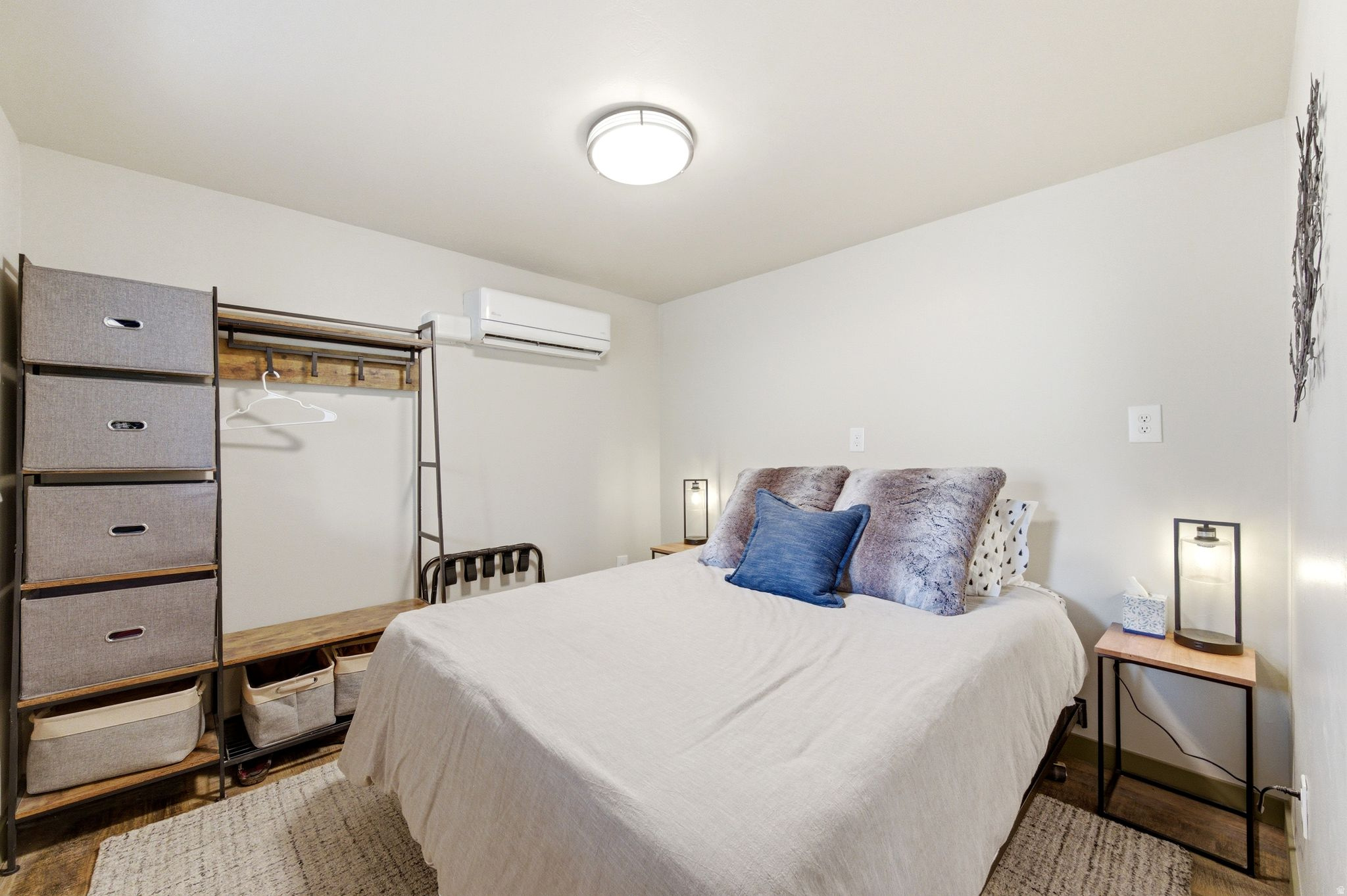 HIDDEN LAKE - Residential