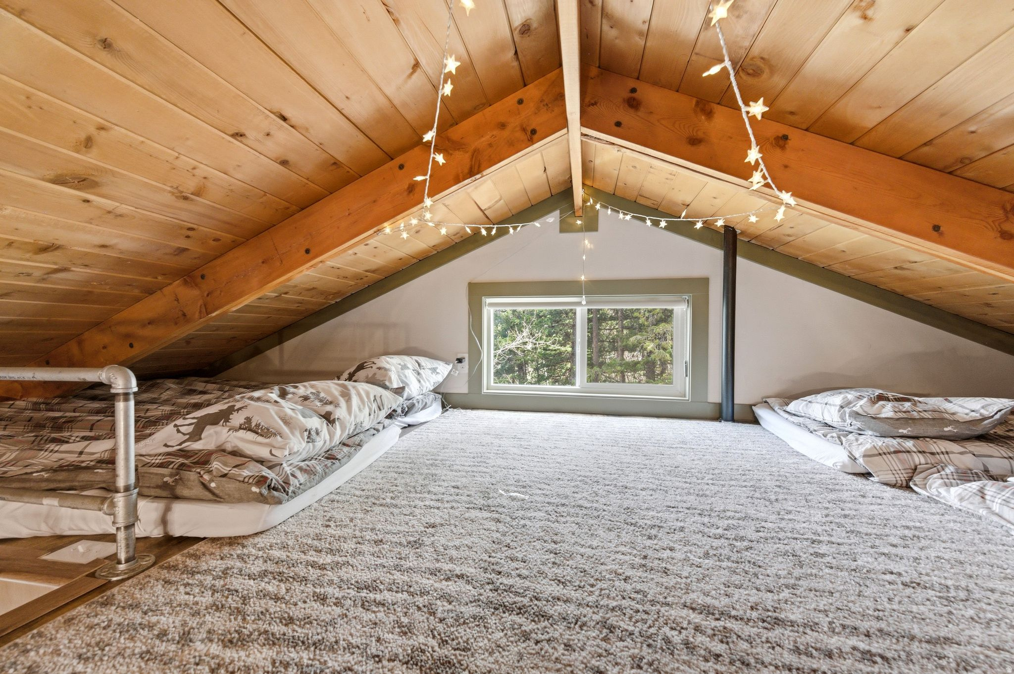 HIDDEN LAKE - Residential