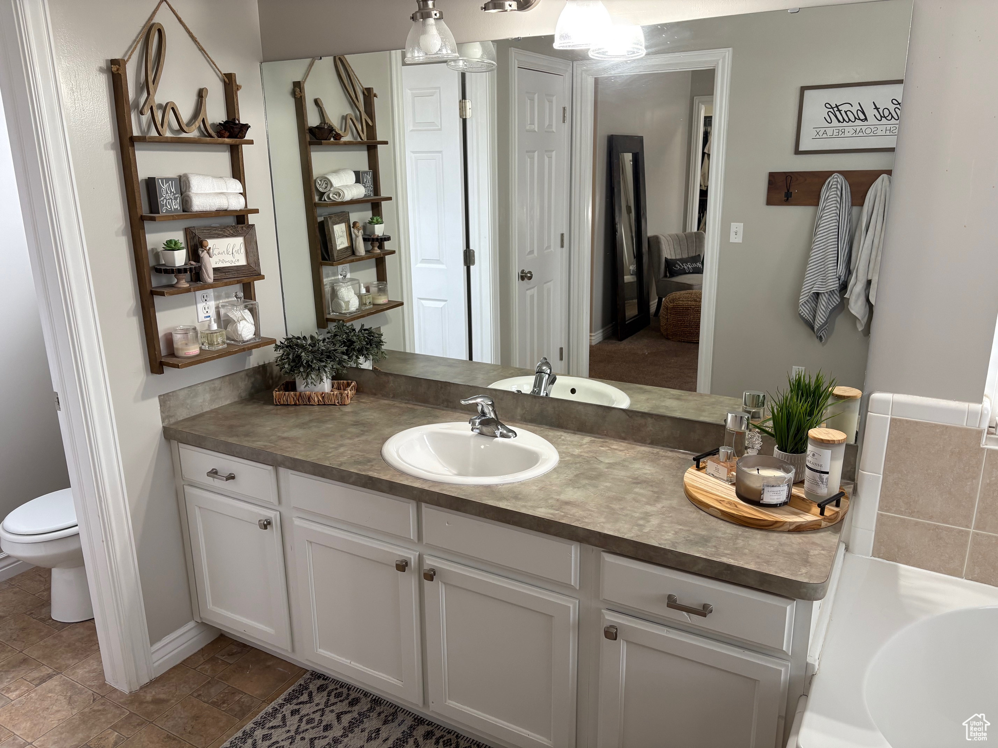 QUAIL HOLLOW - Residential