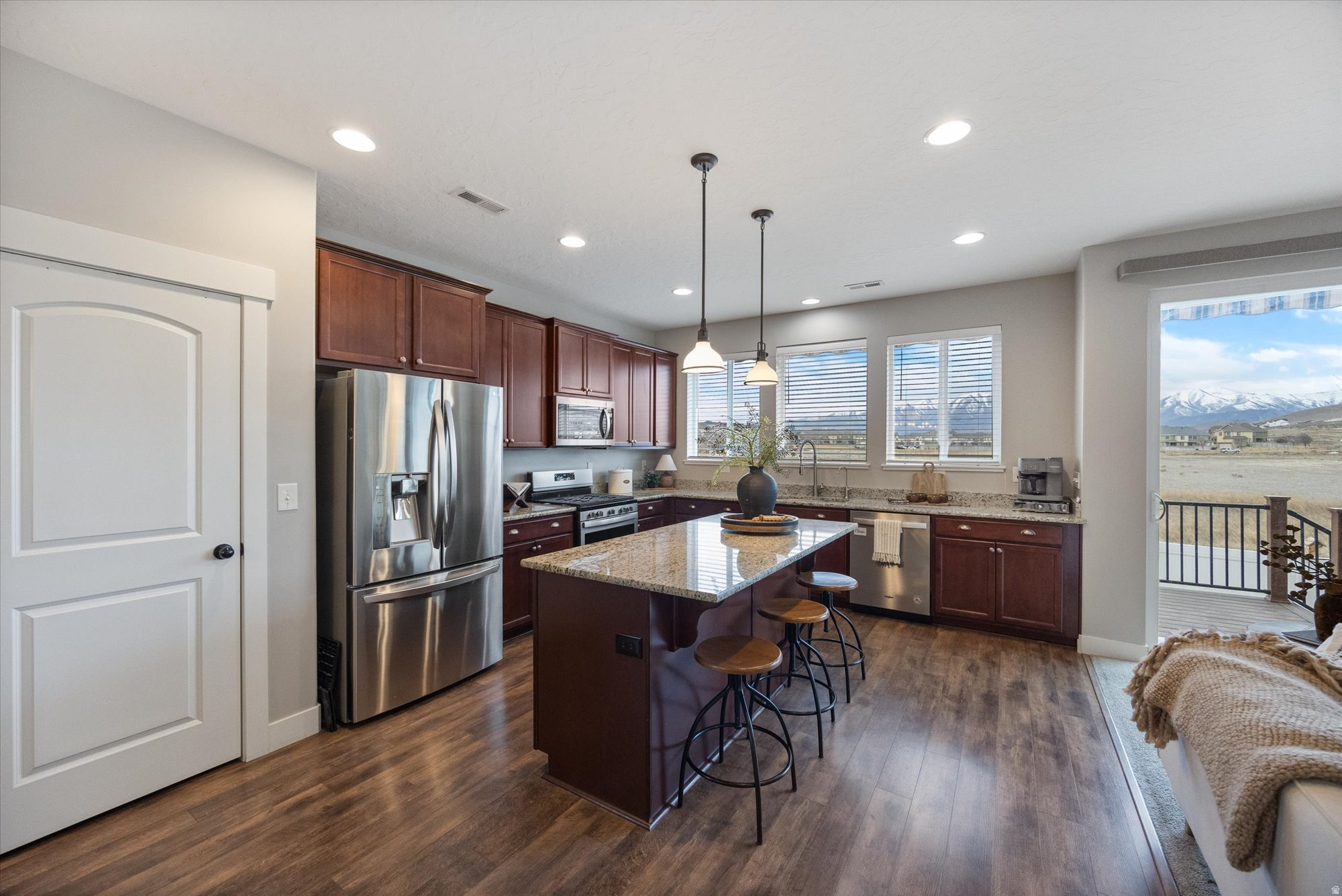 SCENIC MOUNTAIN - Residential