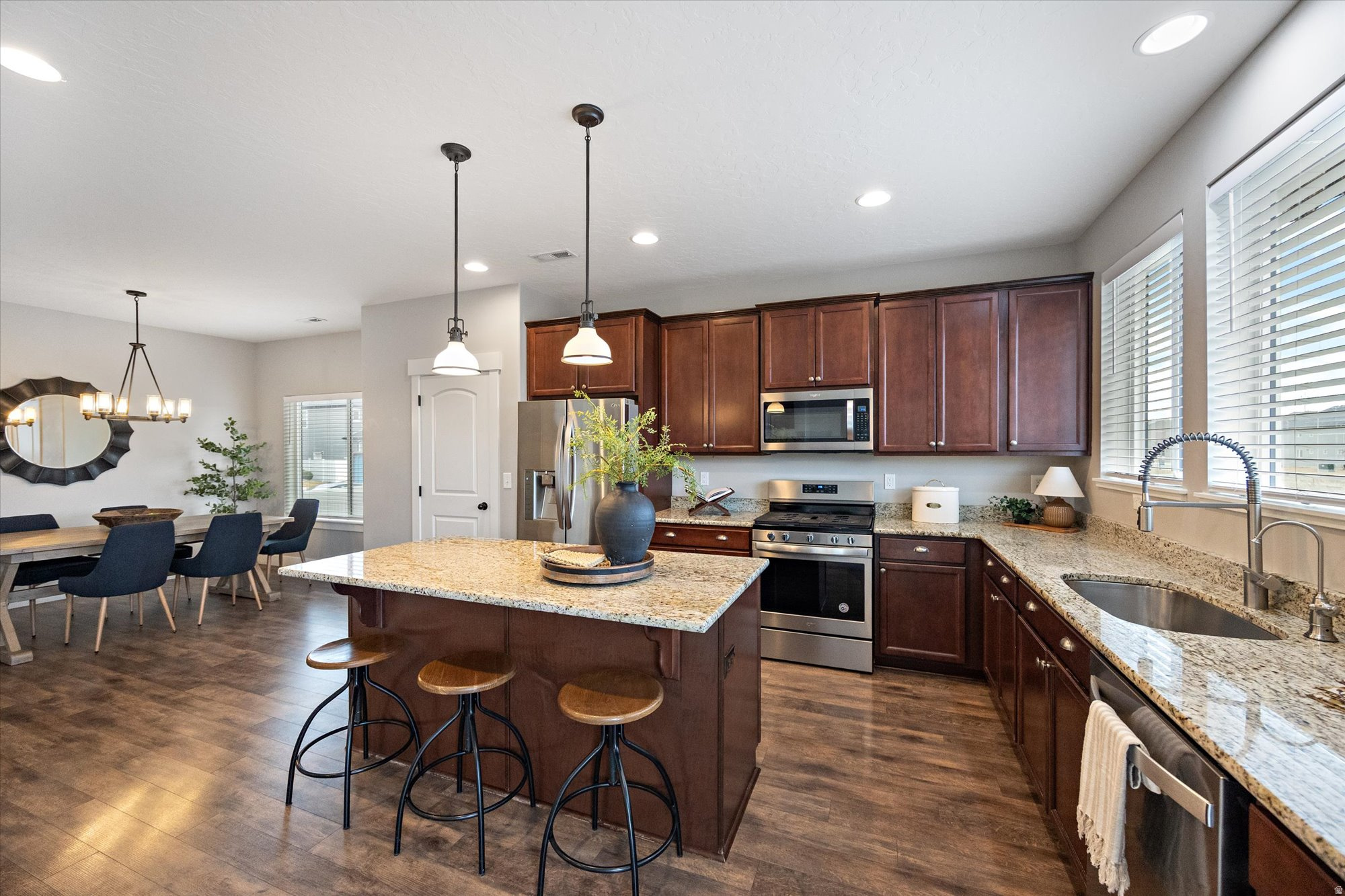 SCENIC MOUNTAIN - Residential