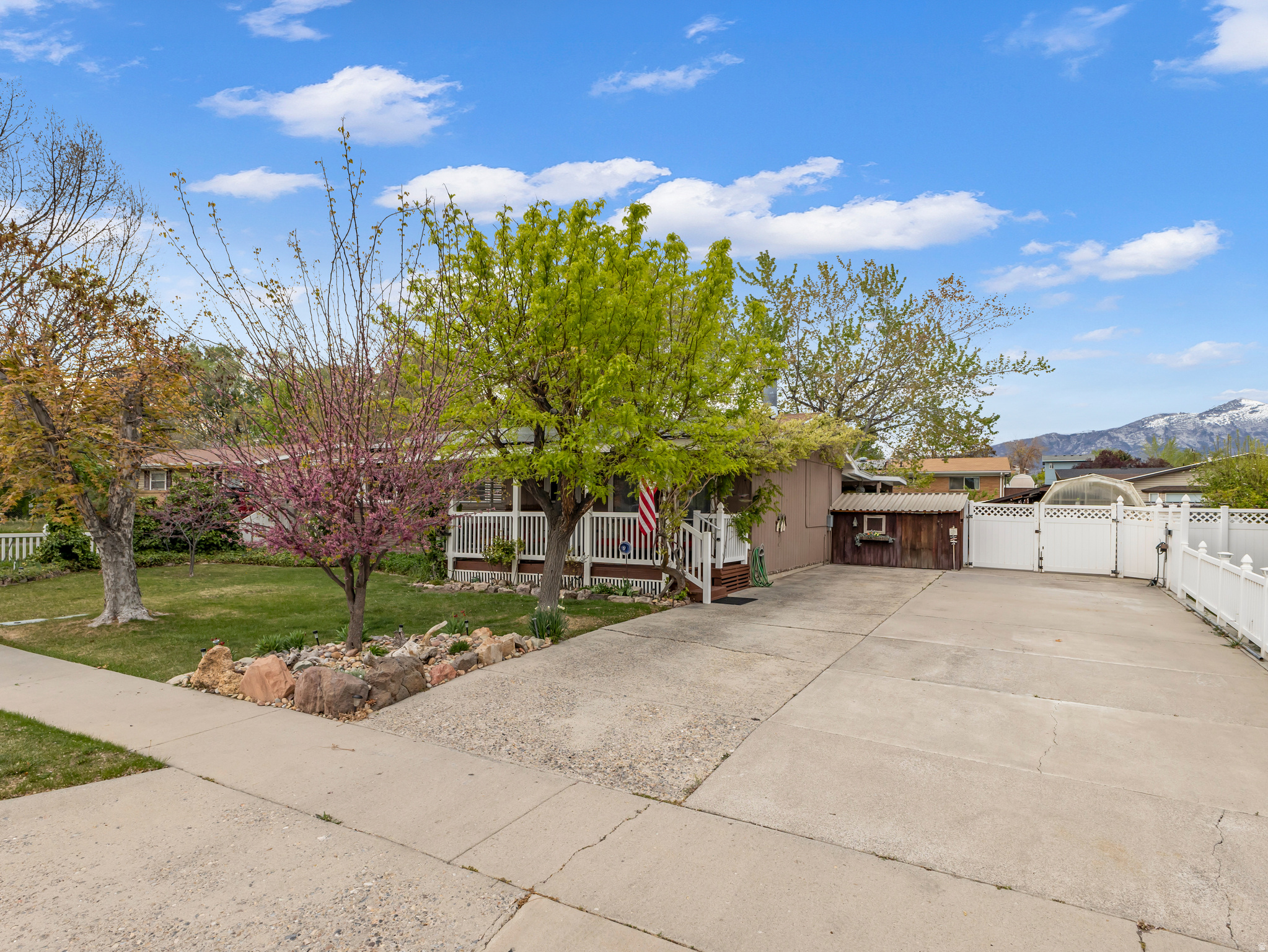 PEBBLE CREEK ESTATES - Residential