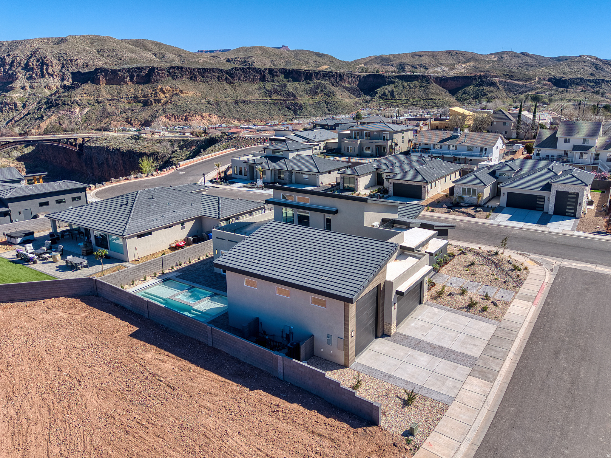 FALCON RIDGE PH 4 - Residential