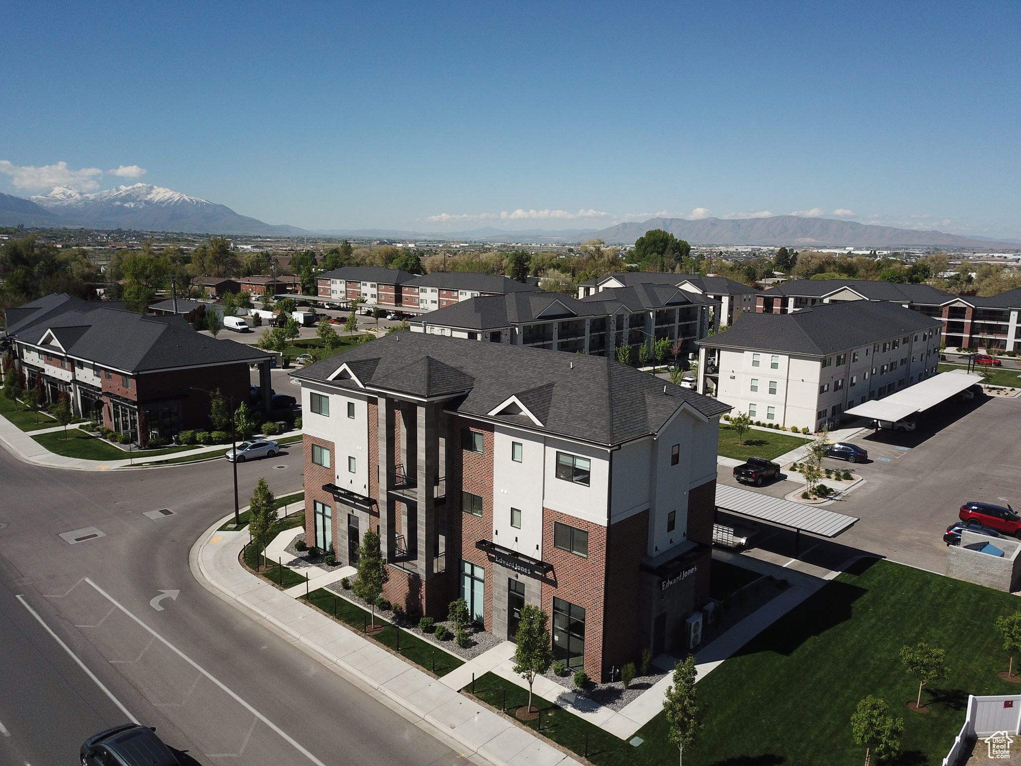 FOXRIDGE - Commercial Sale