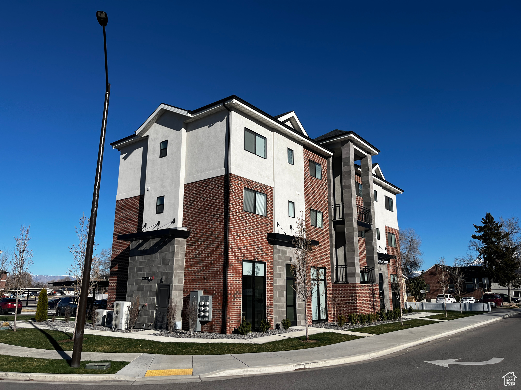 FOXRIDGE - Commercial Sale