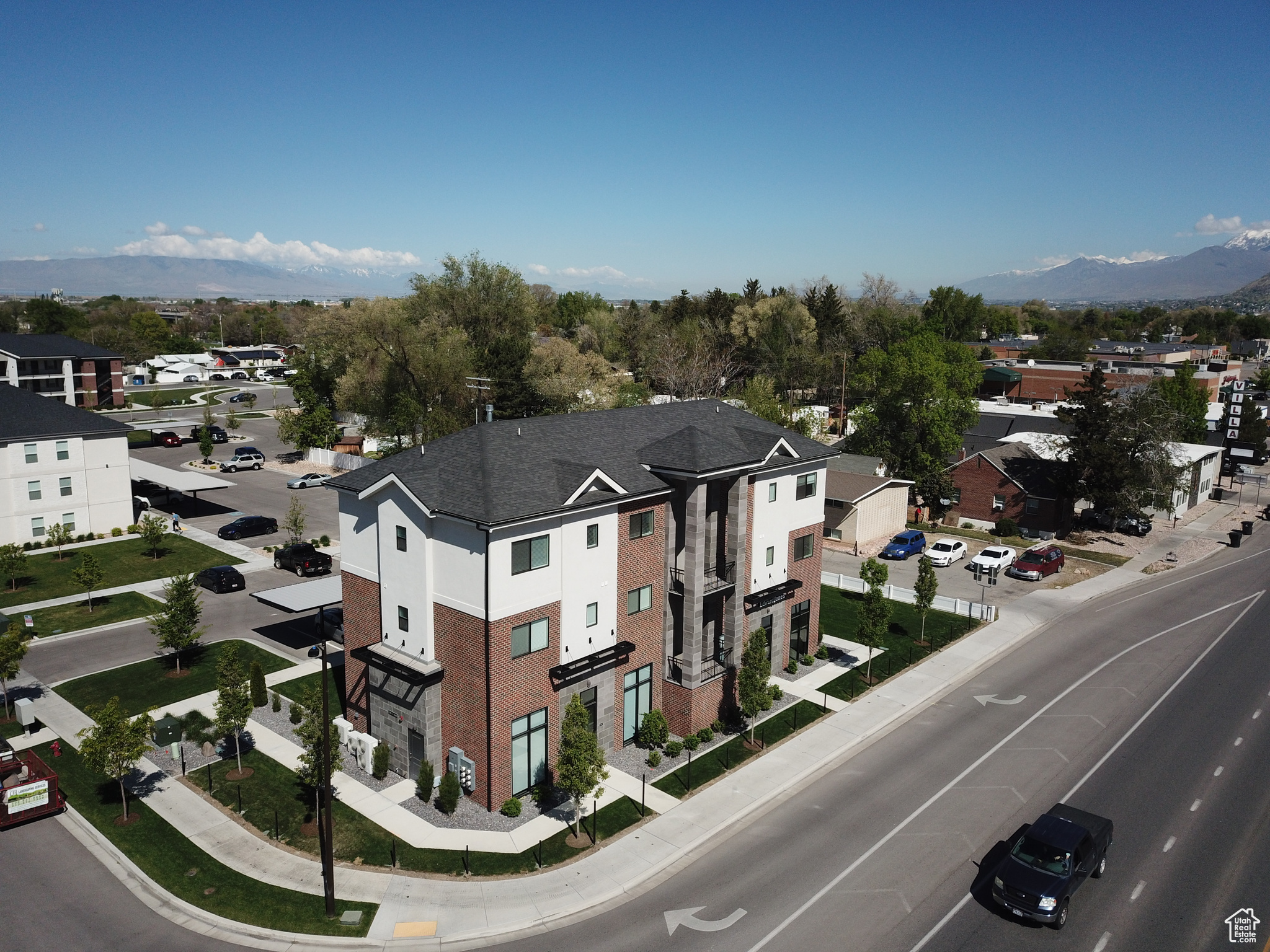 FOXRIDGE - Commercial Sale