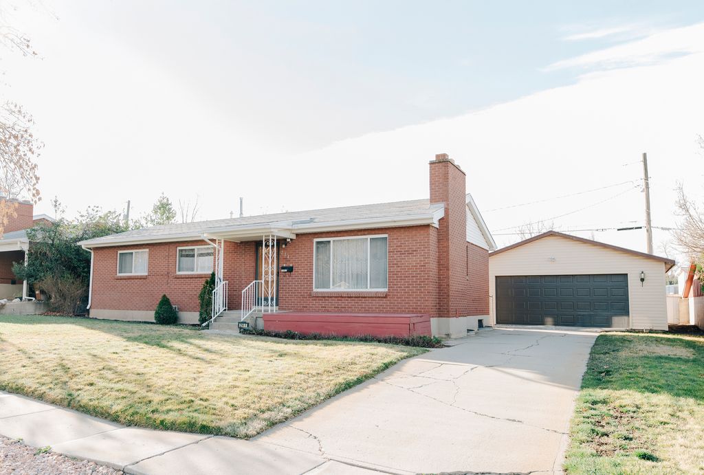 Photo of 214 E 1250 N, Bountiful, UT 84010 (MLS # 2142409)