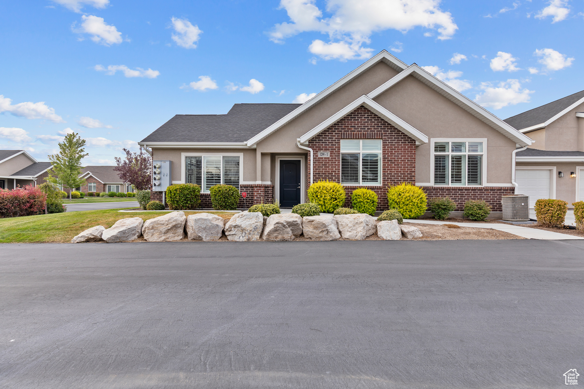 VILLAS PIONEER CROSSING - Residential