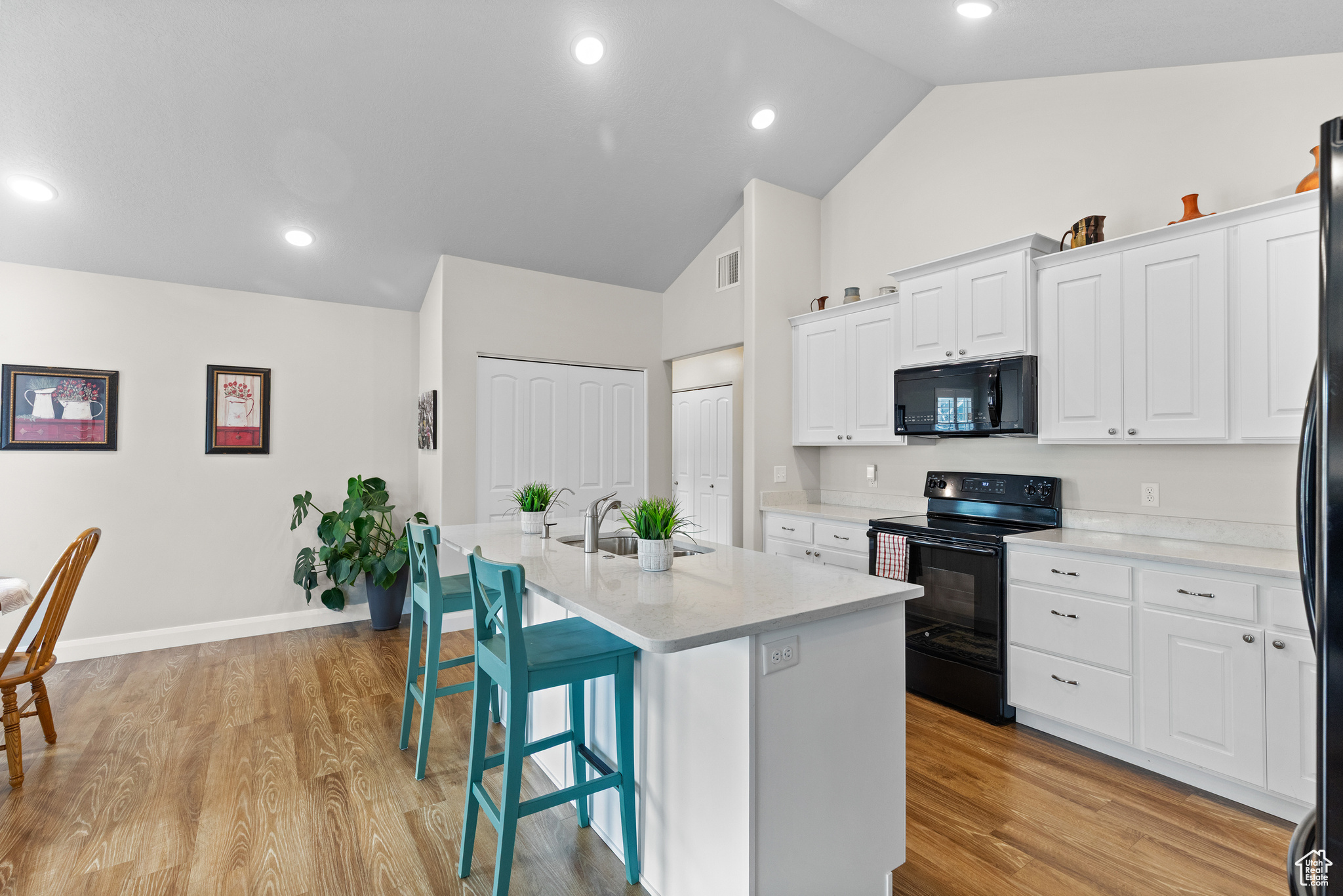 VILLAS PIONEER CROSSING - Residential