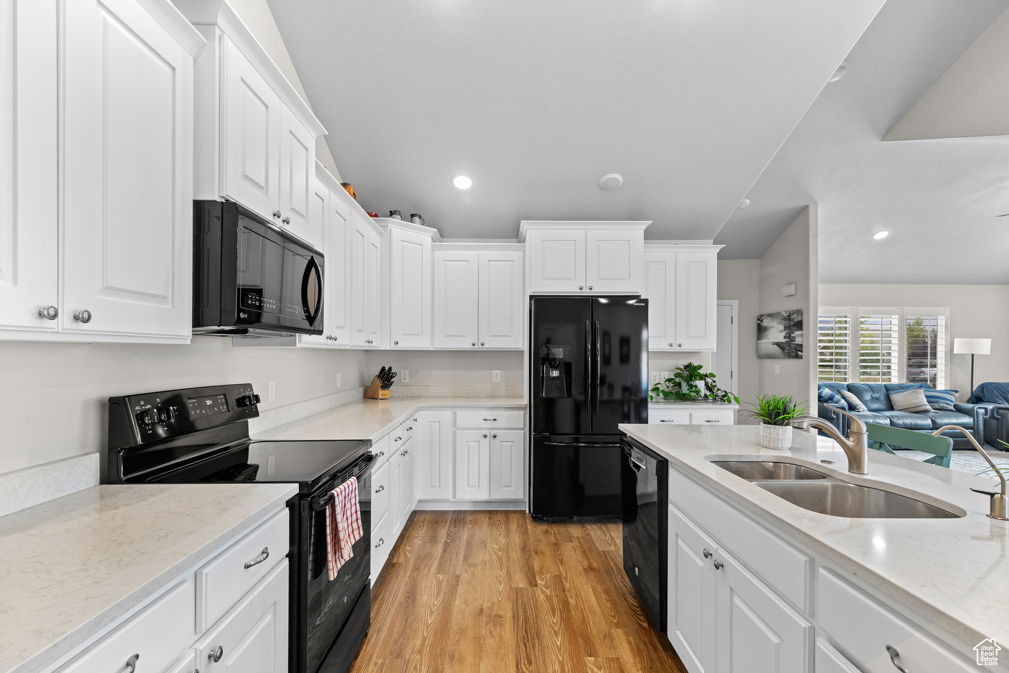 VILLAS PIONEER CROSSING - Residential