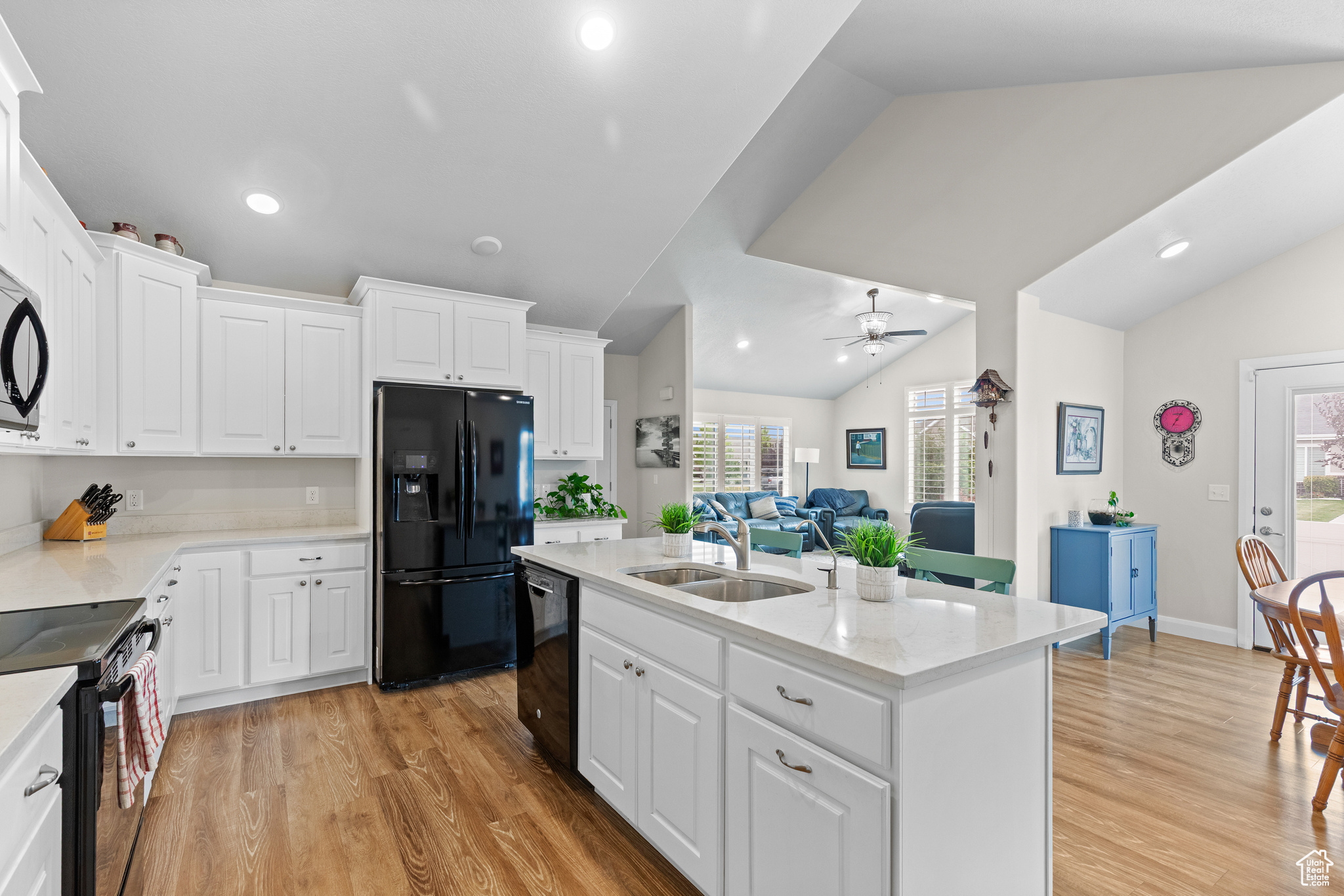 VILLAS PIONEER CROSSING - Residential