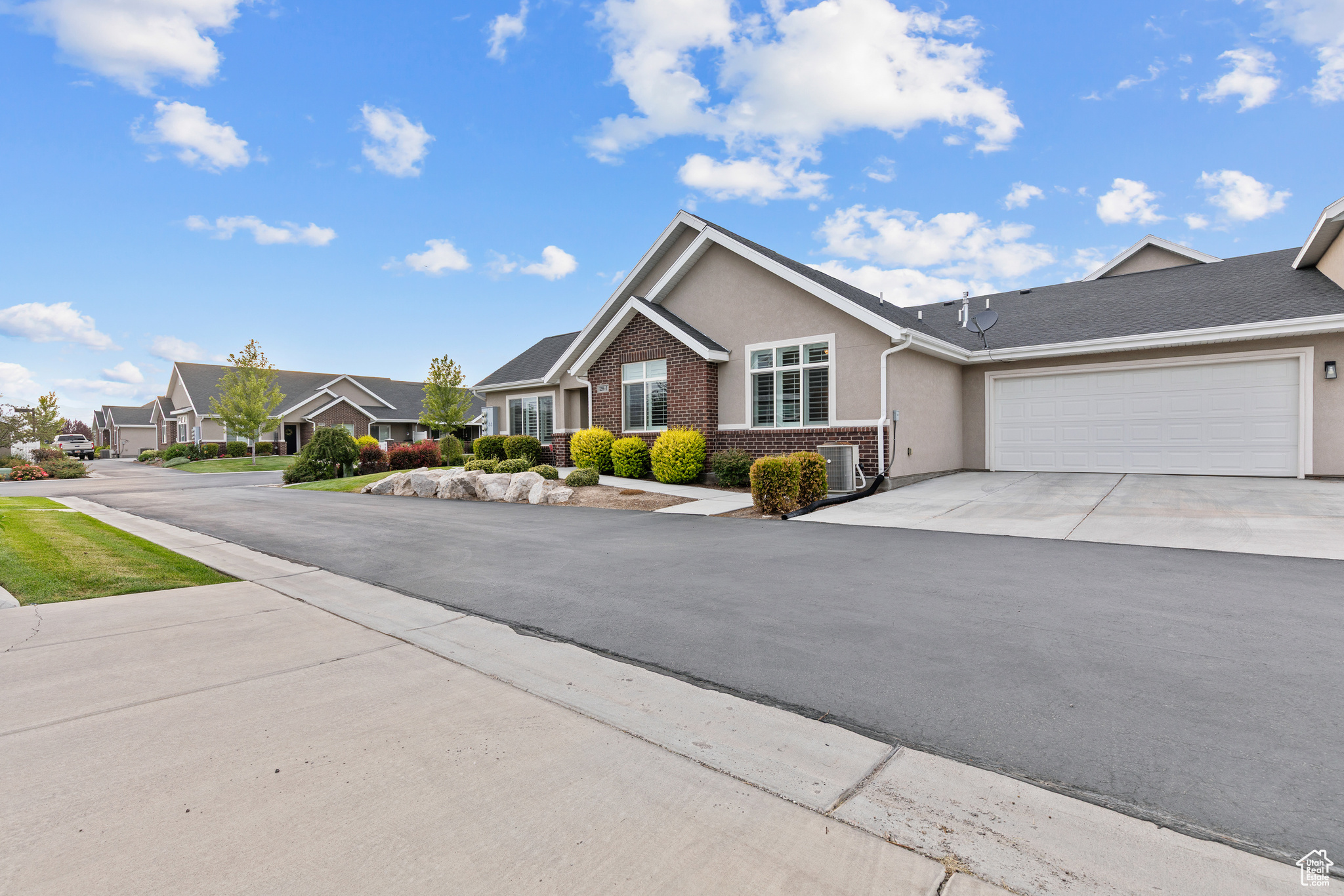 VILLAS PIONEER CROSSING - Residential