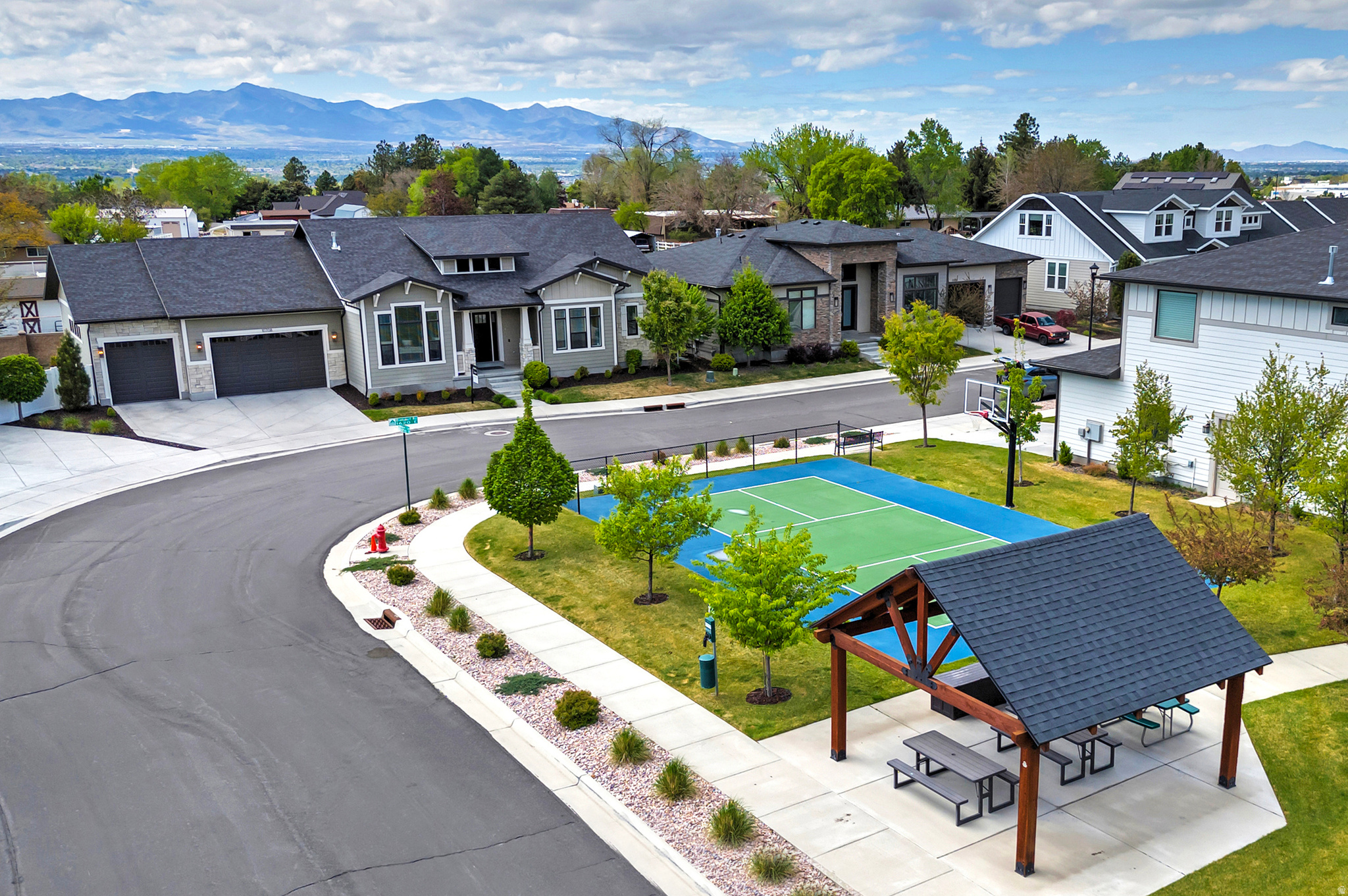 VILLAS@DIMPLE DELL - Residential