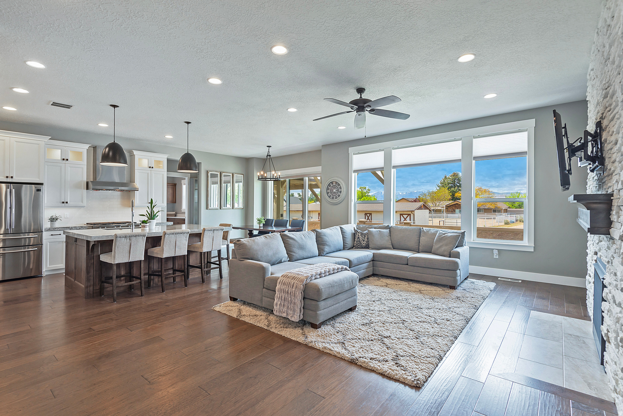 VILLAS@DIMPLE DELL - Residential