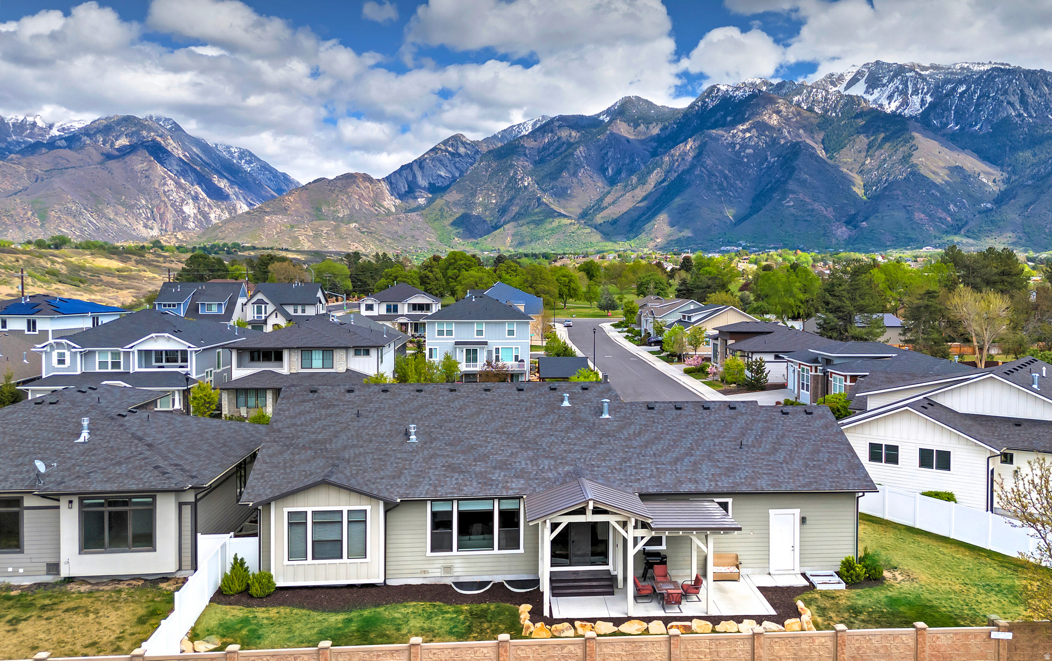 VILLAS@DIMPLE DELL - Residential