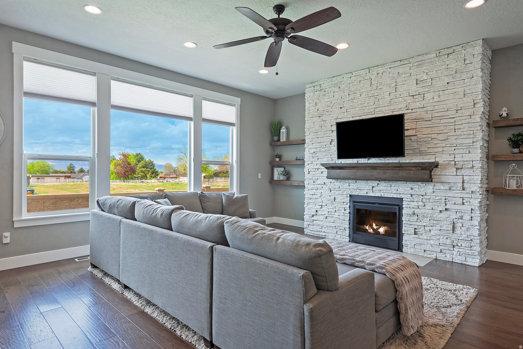 VILLAS@DIMPLE DELL - Residential