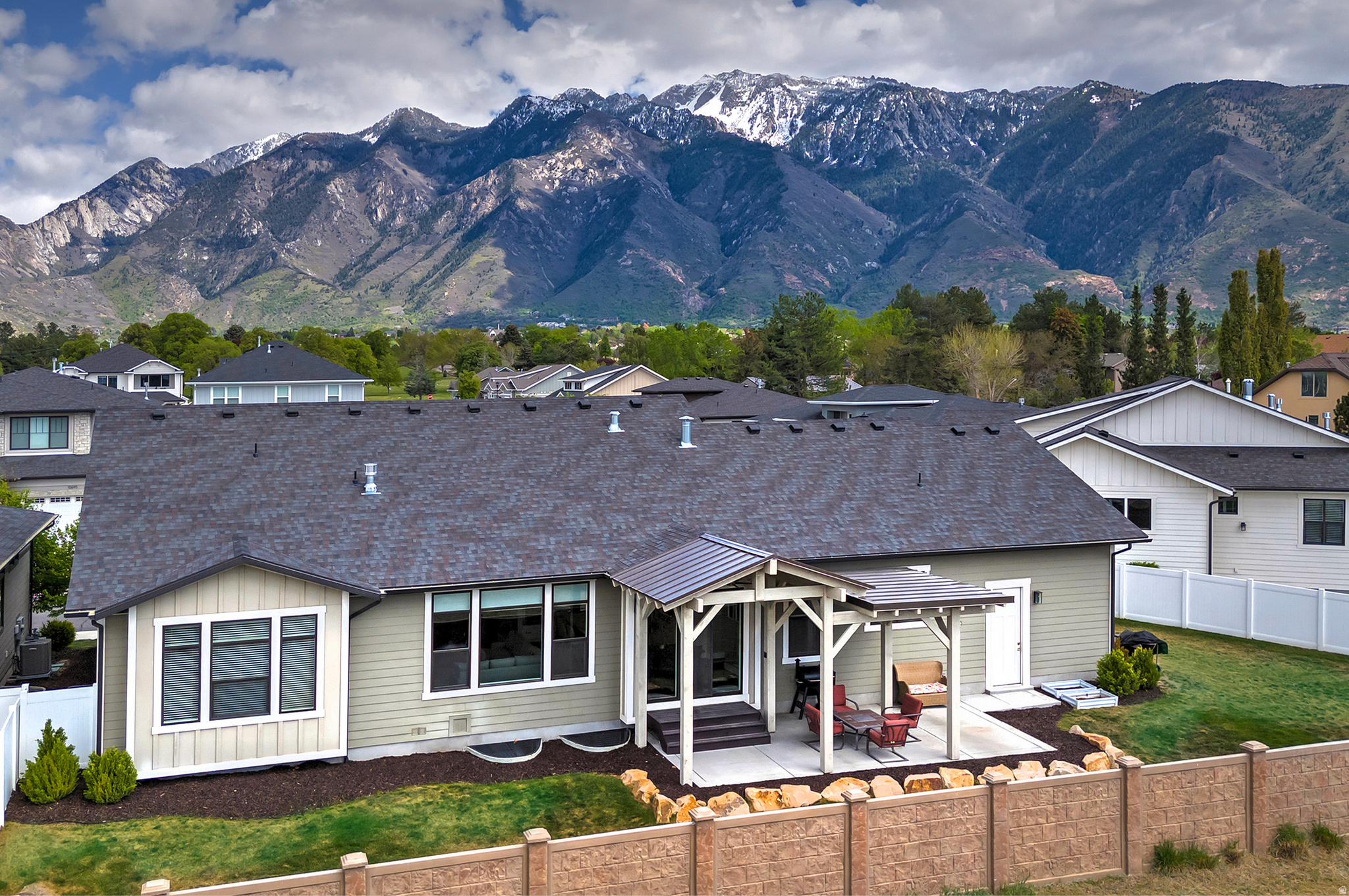 VILLAS@DIMPLE DELL - Residential