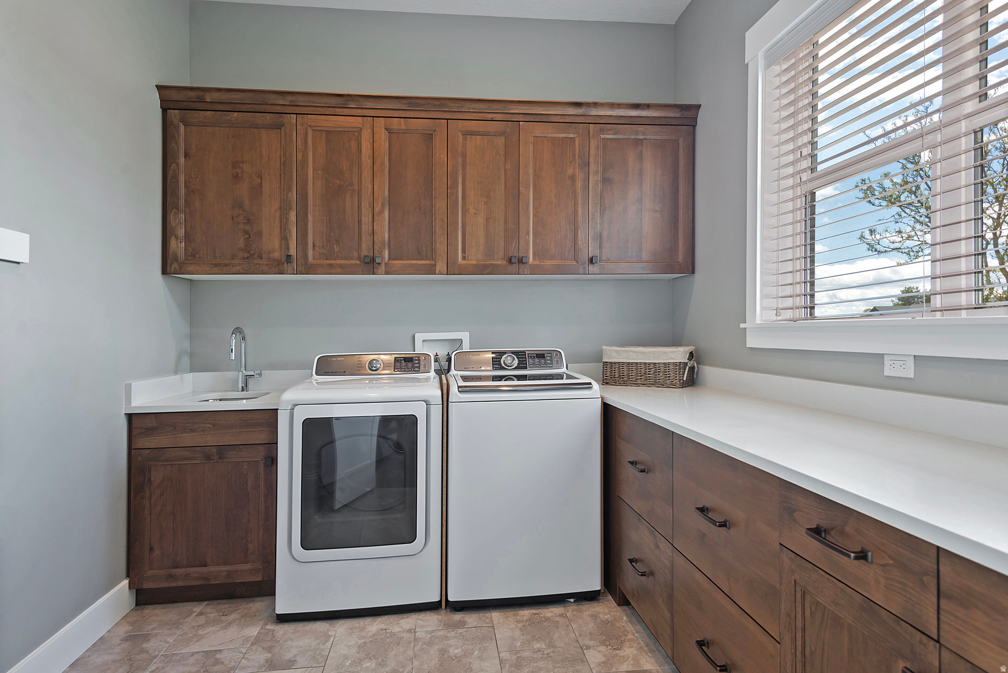 VILLAS@DIMPLE DELL - Residential