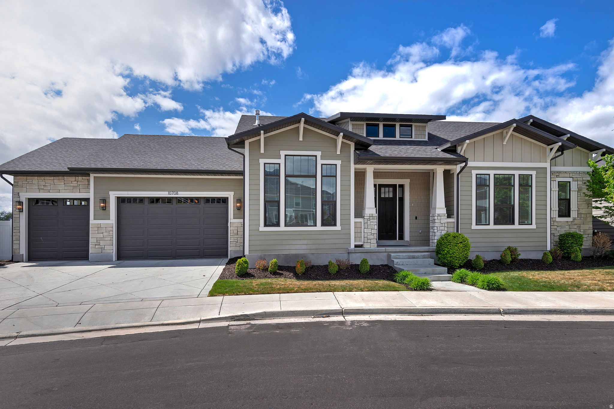 VILLAS@DIMPLE DELL - Residential