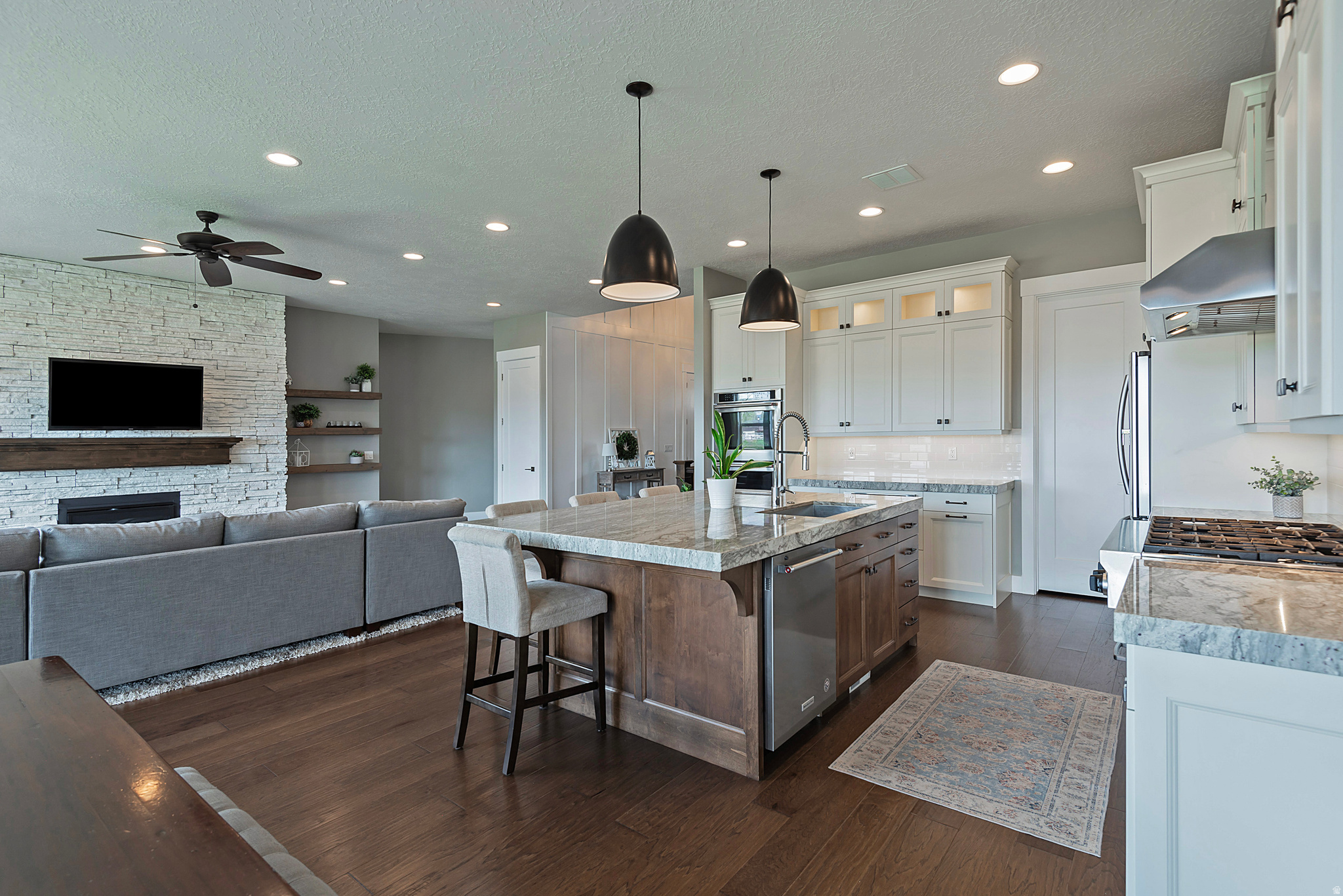 VILLAS@DIMPLE DELL - Residential