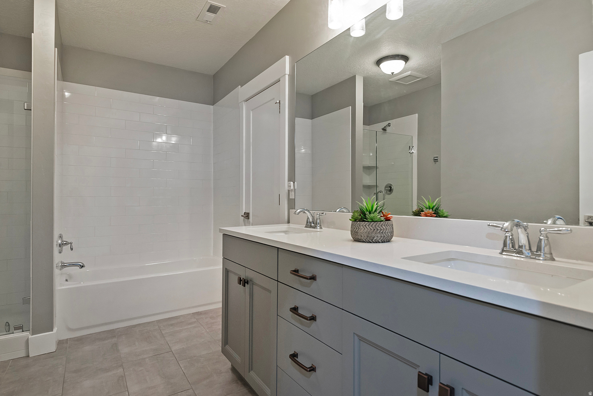 VILLAS@DIMPLE DELL - Residential