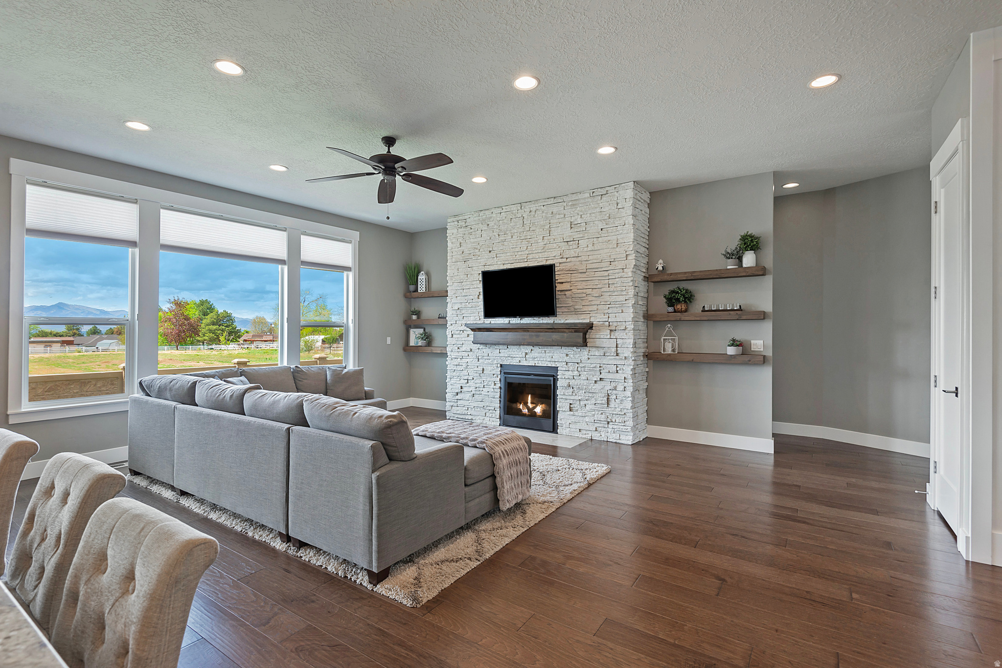 VILLAS@DIMPLE DELL - Residential