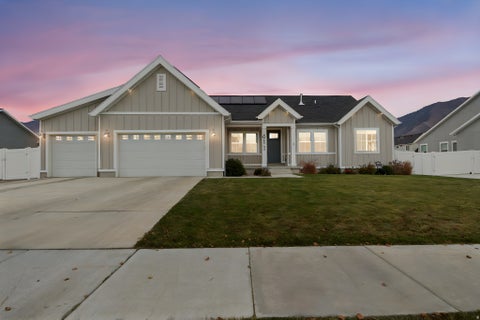 Photo of 611 S CHAMBERLAIN ST, Mapleton, UT 84664 (MLS # 2167270)