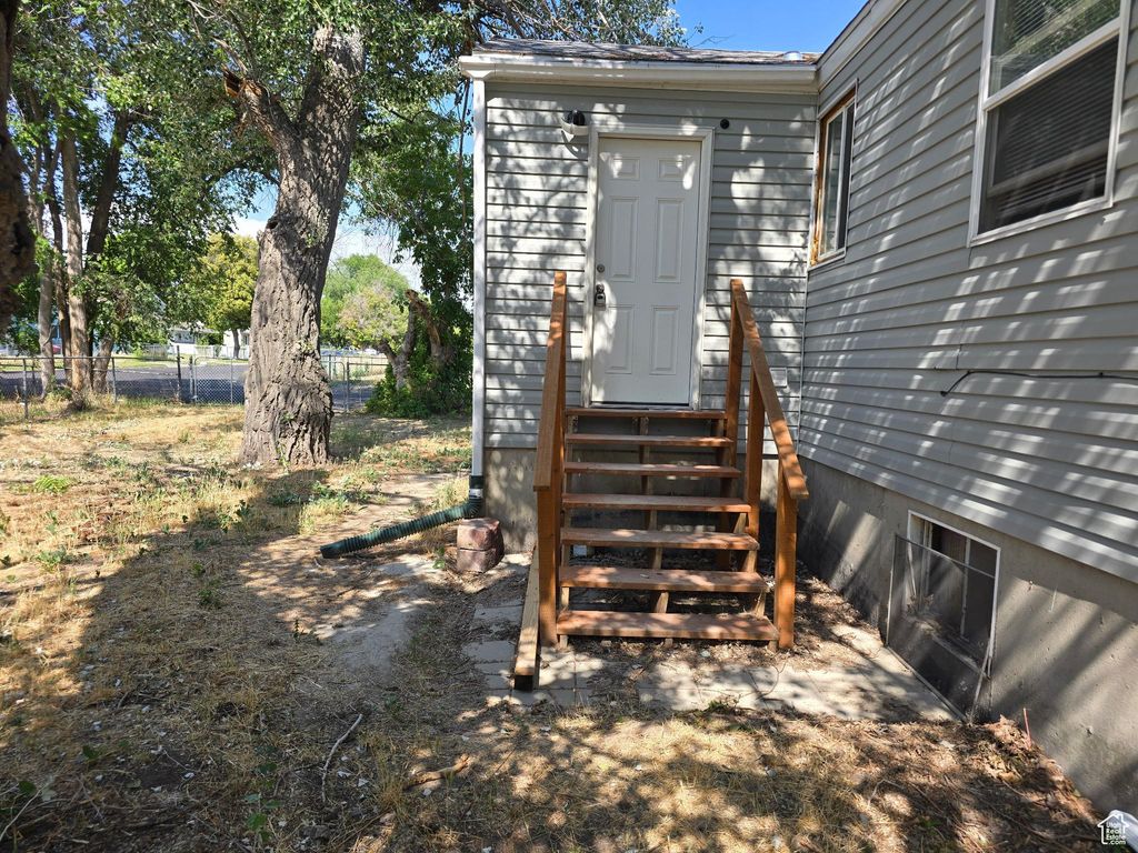 Photo of 1083 W FREMONT AVE, Salt Lake City, UT 84104 (MLS # 2096001)