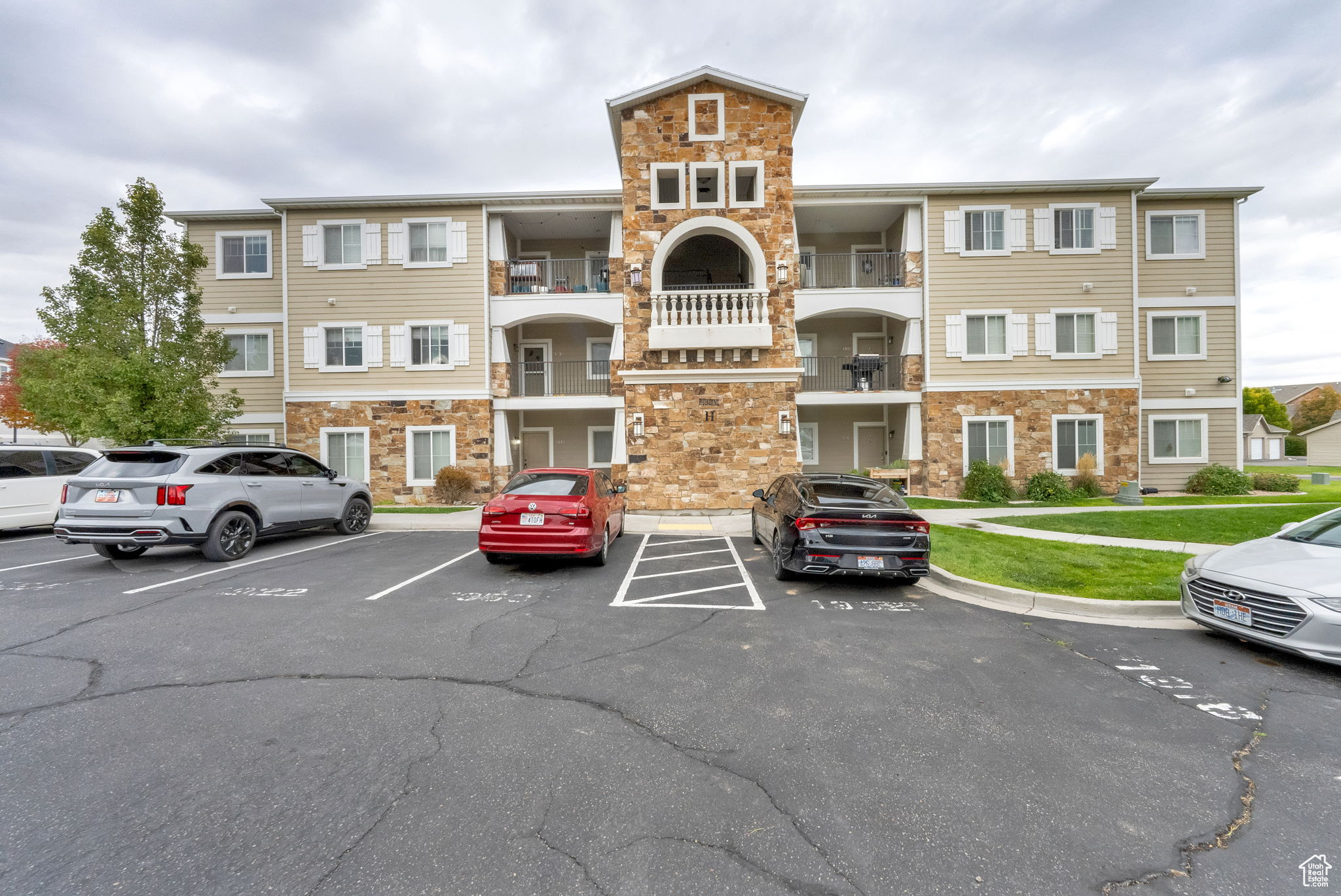 HILLCREST - Residential