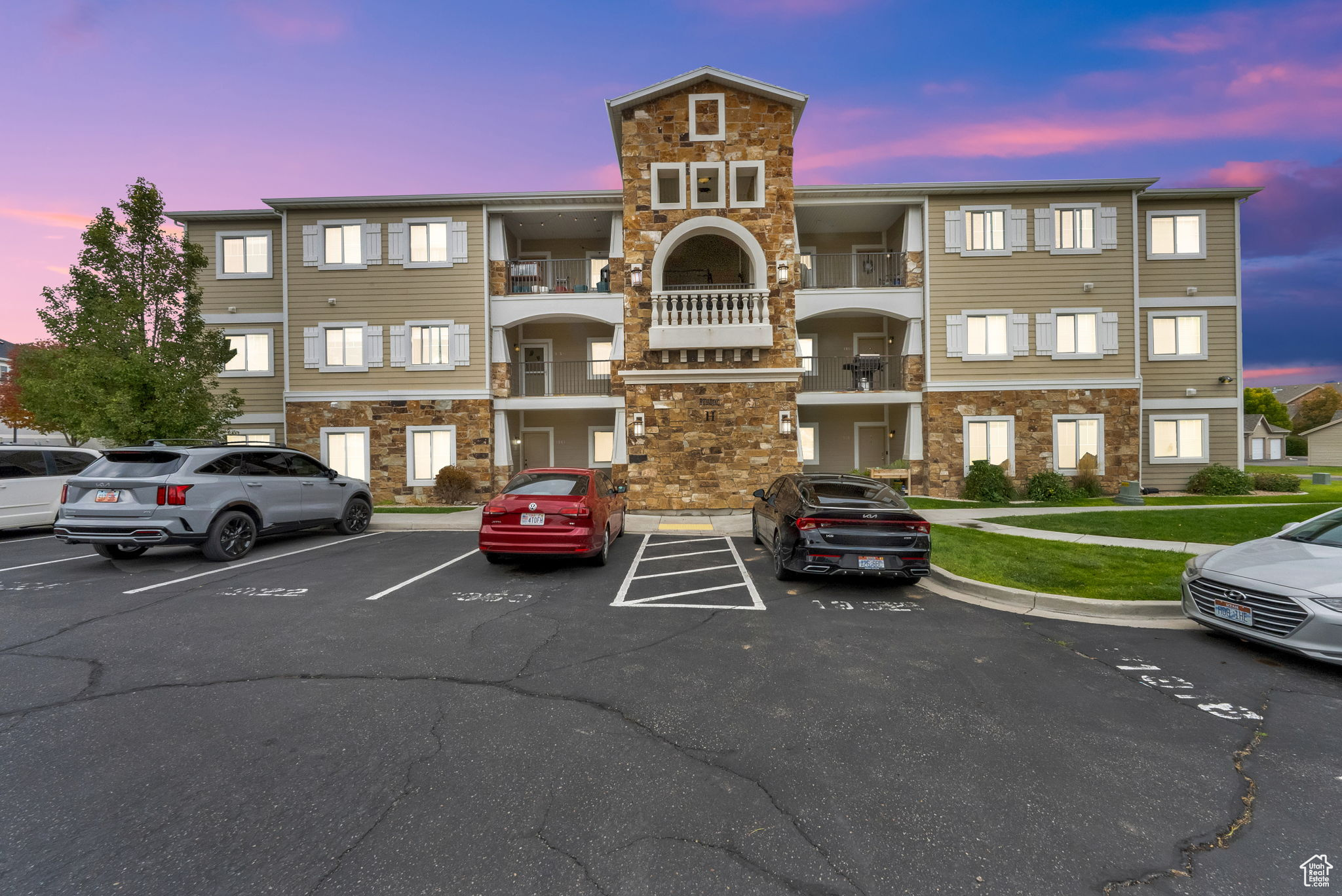 HILLCREST - Residential